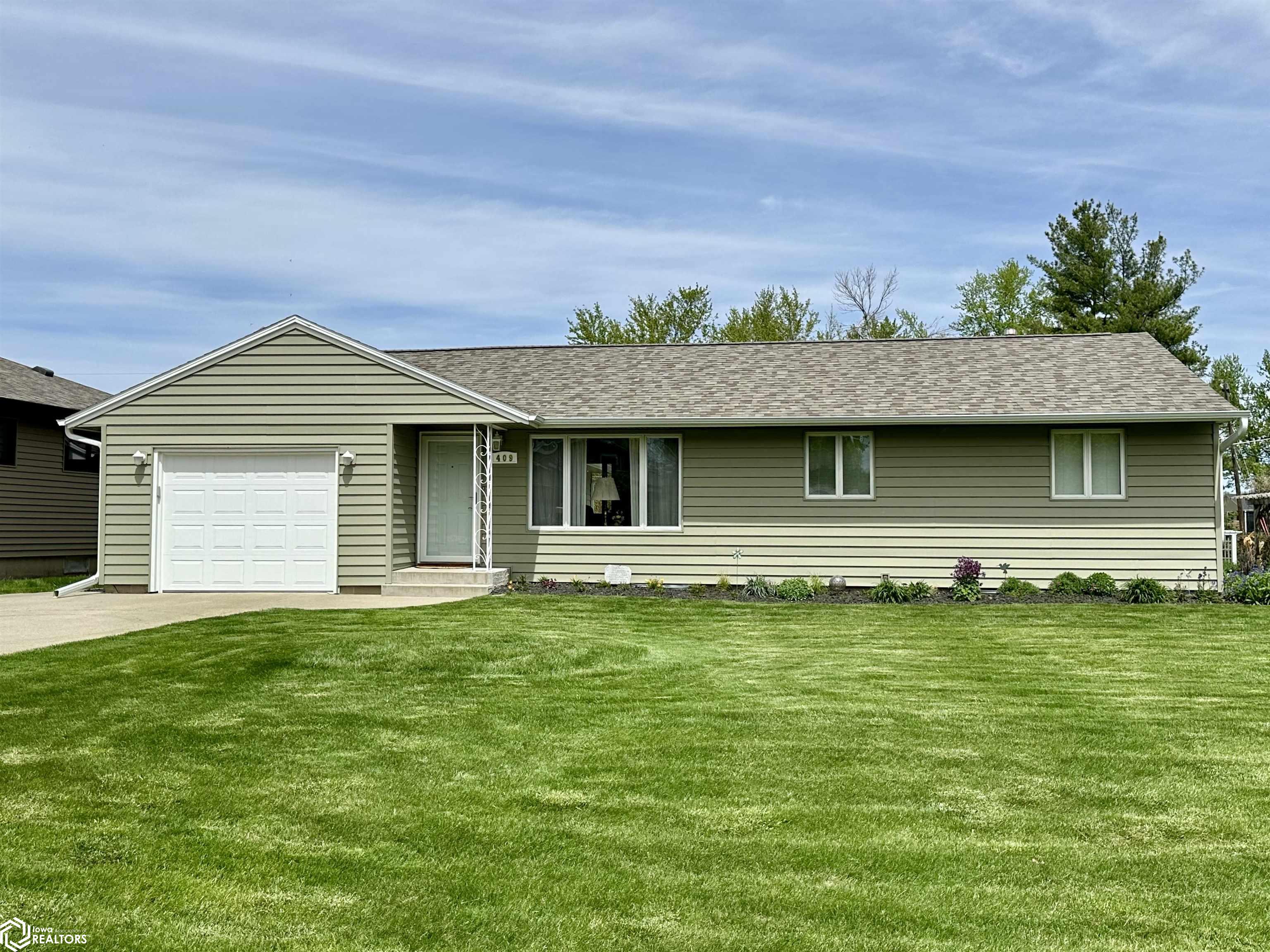 409 13Th, Grinnell, Iowa 50112, 3 Bedrooms Bedrooms, ,1 BathroomBathrooms,Single Family,For Sale,13Th,6317027