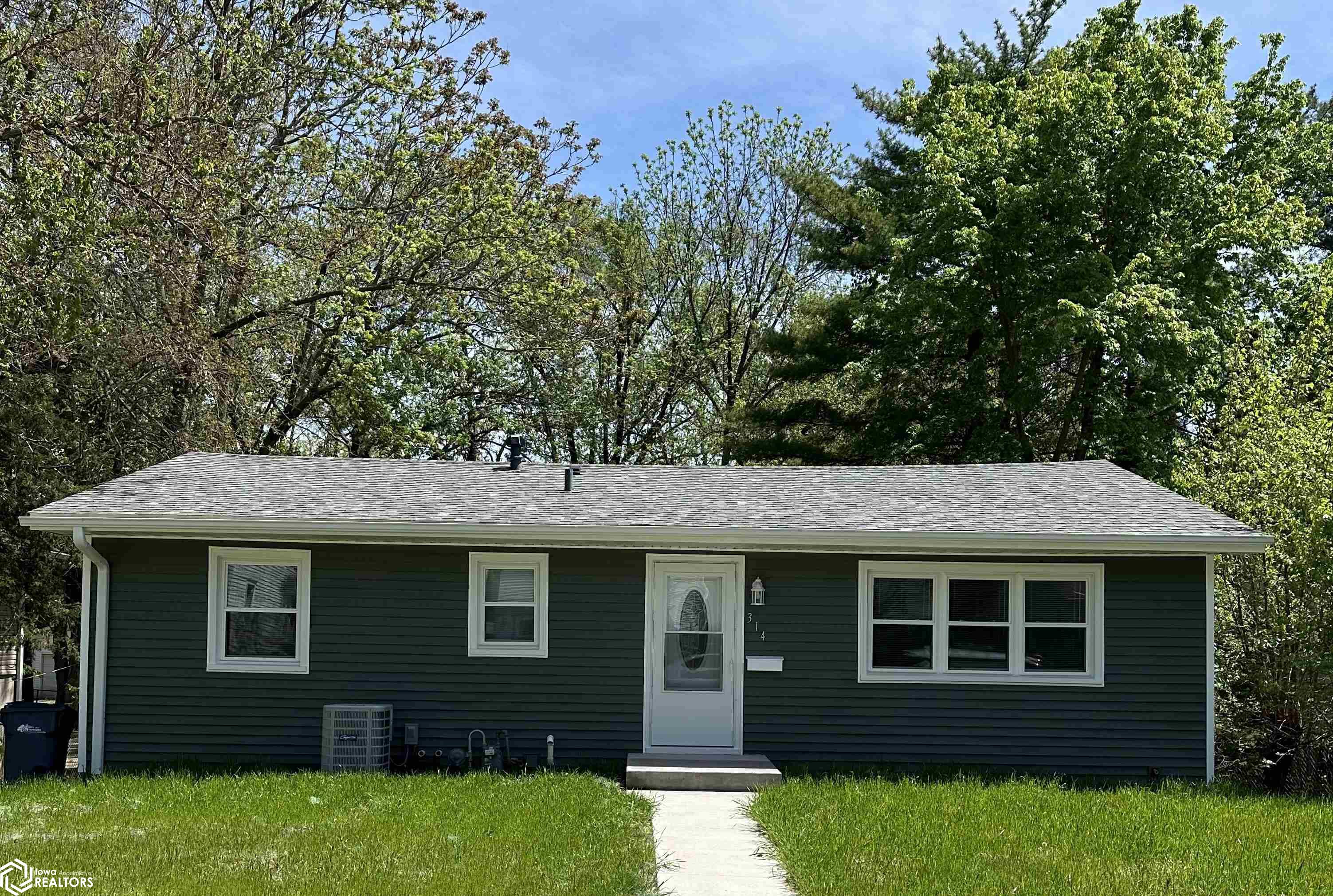314 S Woodlawn Avenue, Burlington, Iowa image 1