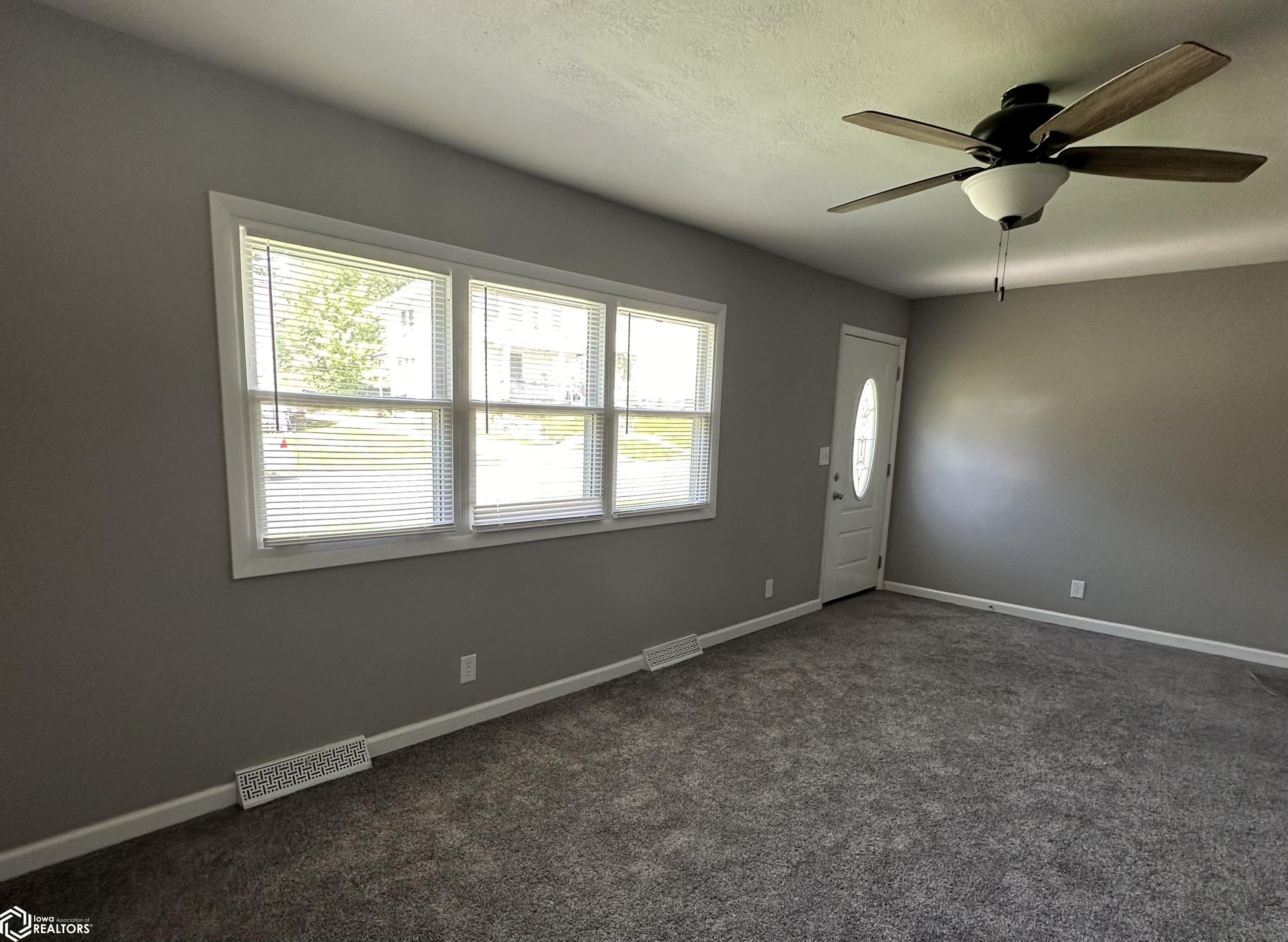 314 S Woodlawn Avenue, Burlington, Iowa image 2