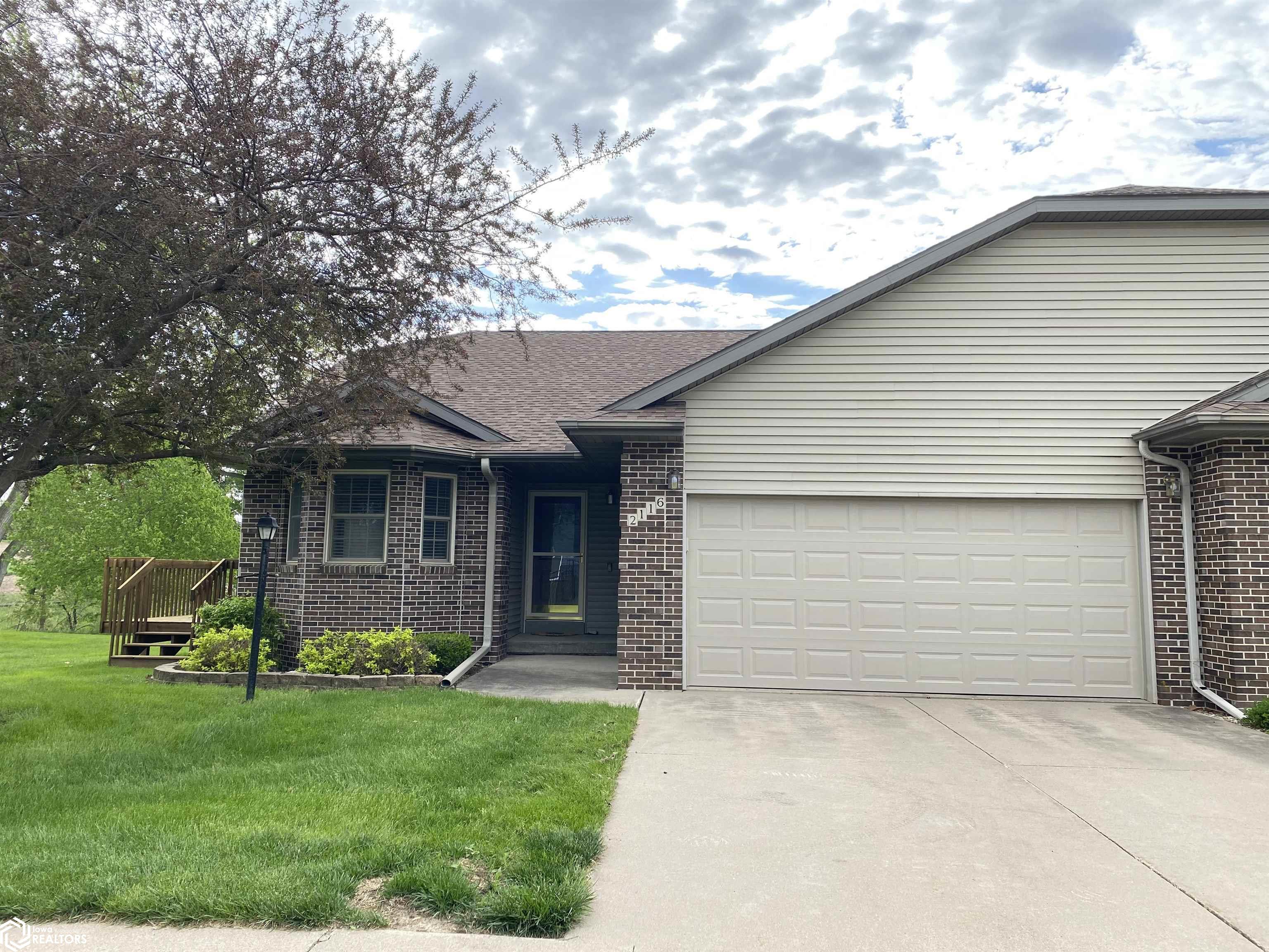 2116 EDGEBROOK DRIVE, MARSHALLTOWN, IA 50158 Premier Real Estate