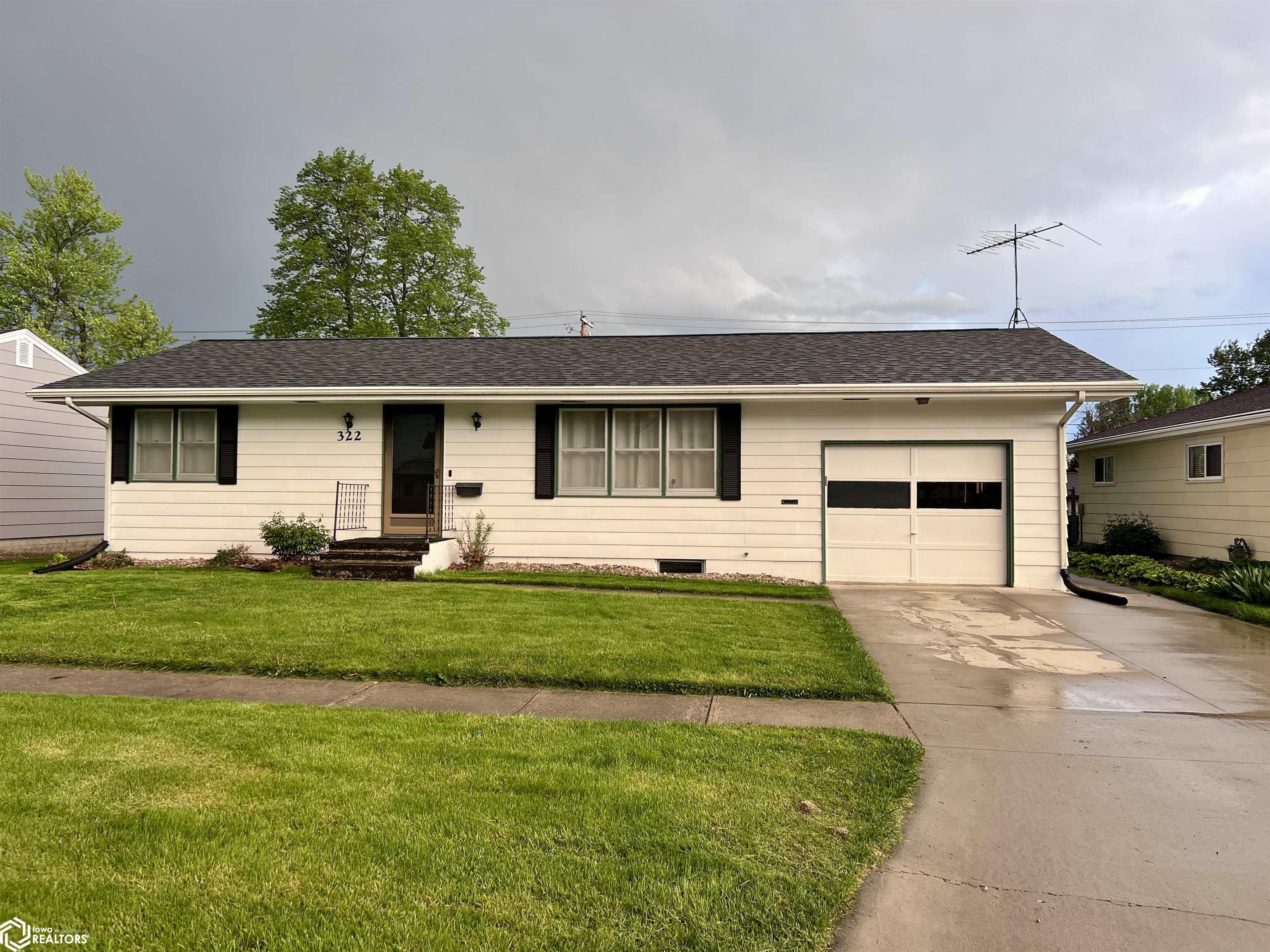322 5th, Boone, Iowa 50036, 2 Bedrooms Bedrooms, ,2 BathroomsBathrooms,Single Family,For Sale,5th,6317175