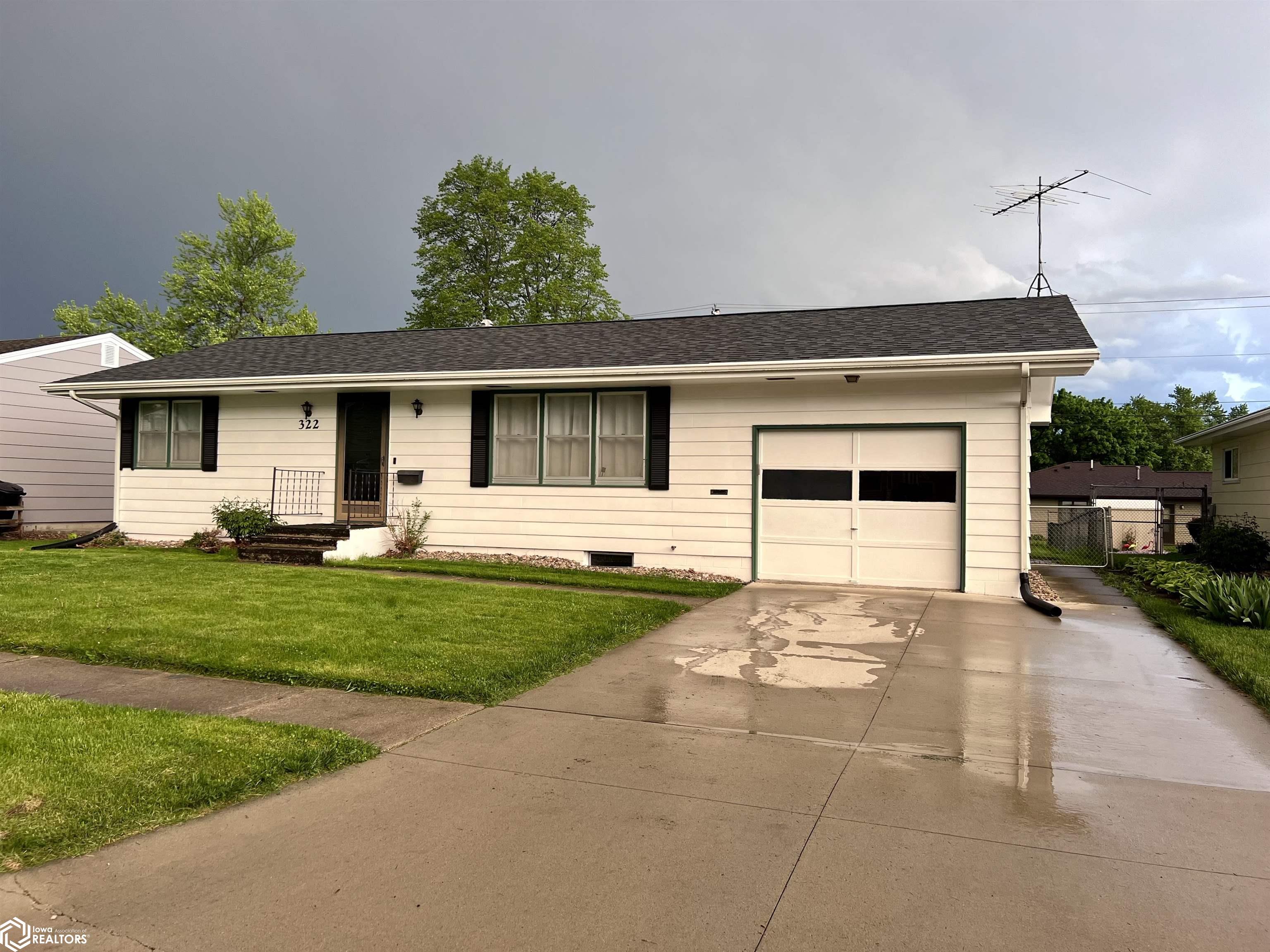 322 5th, Boone, Iowa 50036, 2 Bedrooms Bedrooms, ,2 BathroomsBathrooms,Single Family,For Sale,5th,6317175