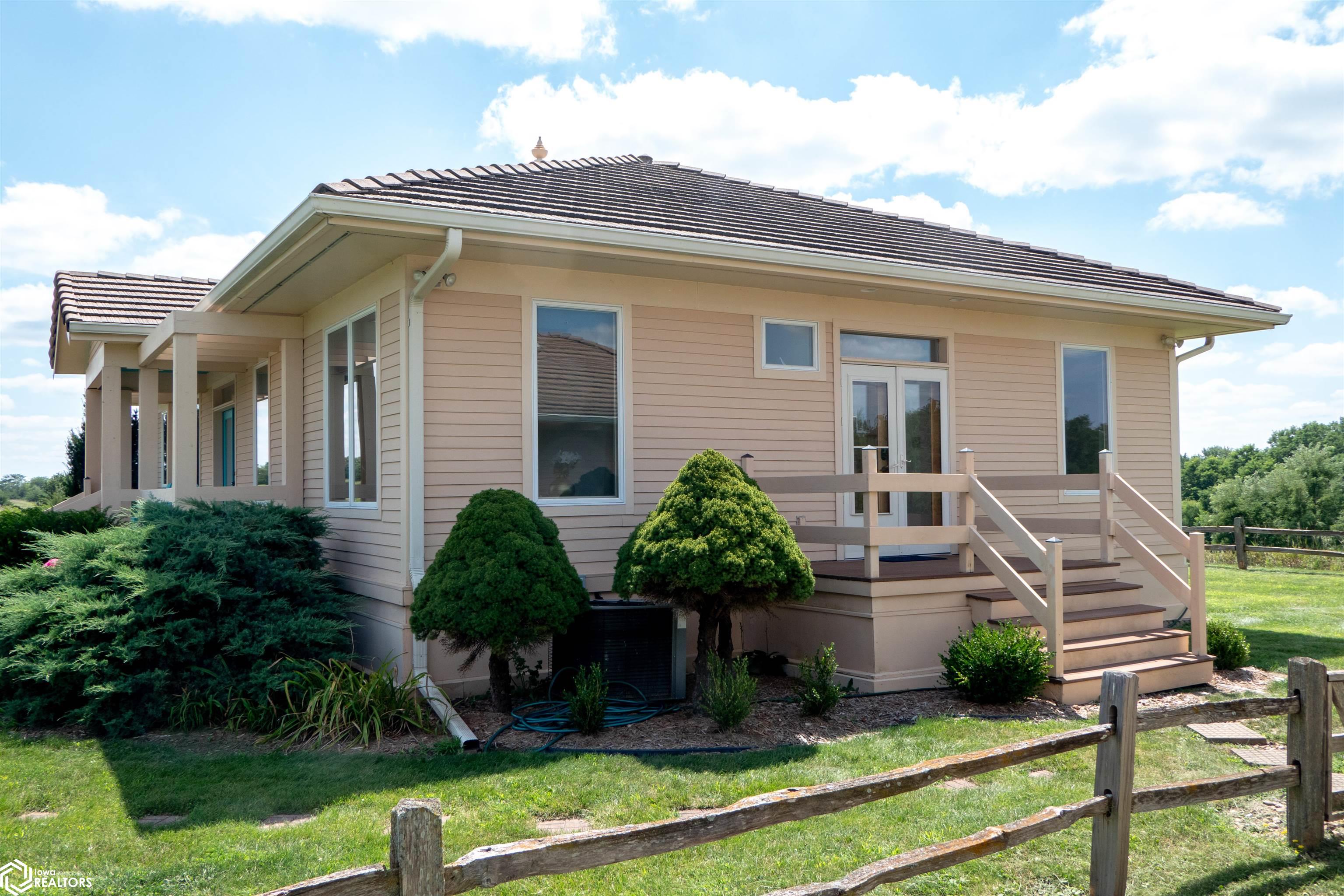 1827 Crystal Springs Lane, Fairfield, Iowa image 8