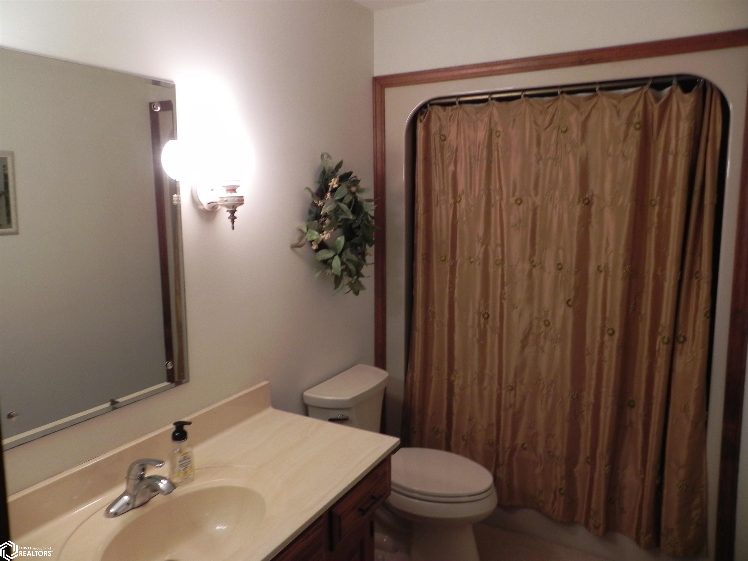 504 Jefferson Street, Bedford, Iowa image 35