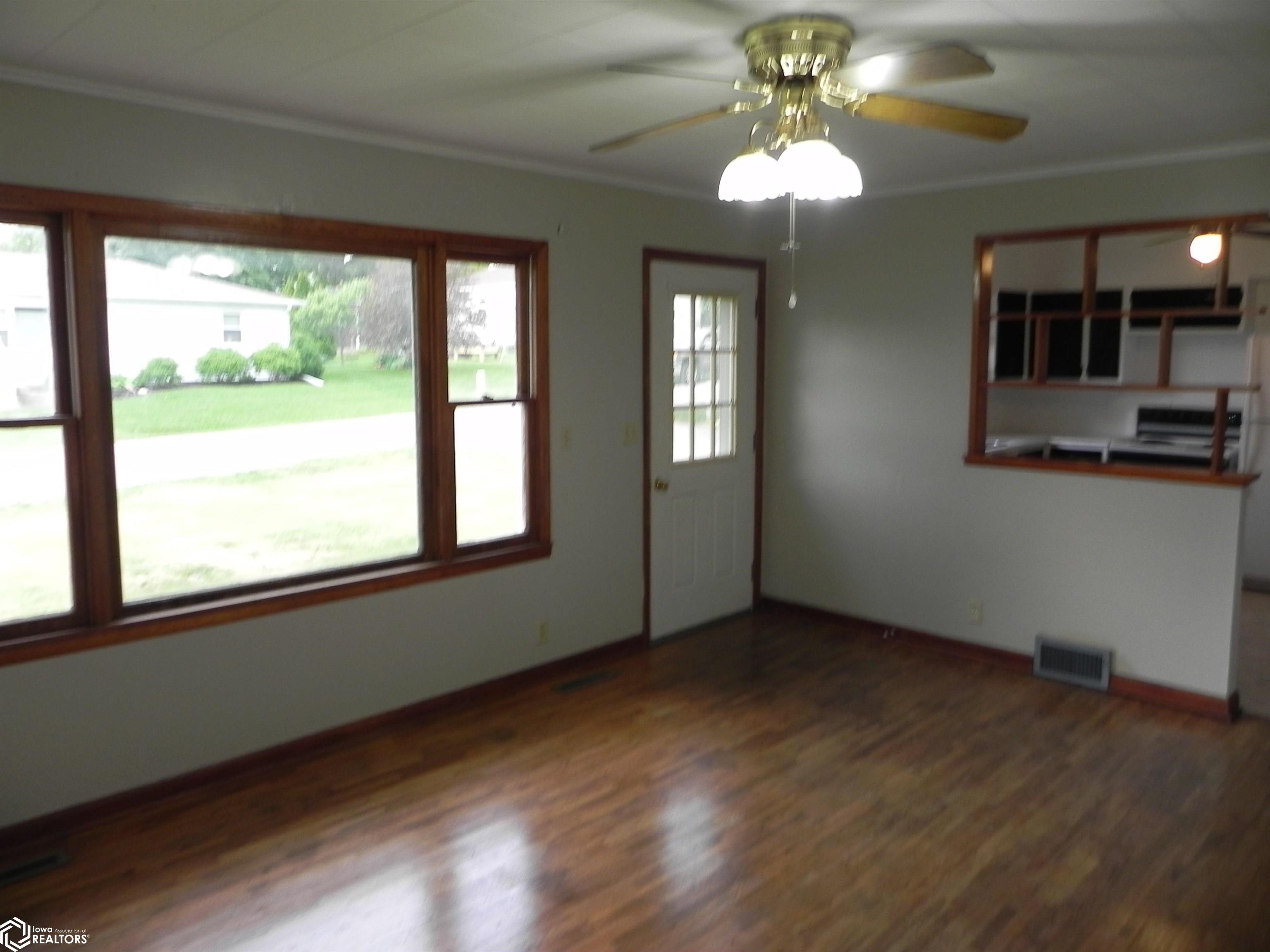 1305 Washington Street, Bedford, Iowa image 3