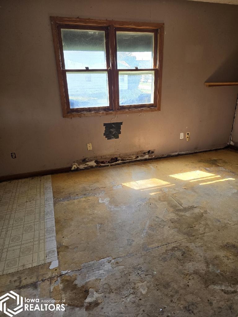 313 N Walnut Street, Creston, Iowa image 3