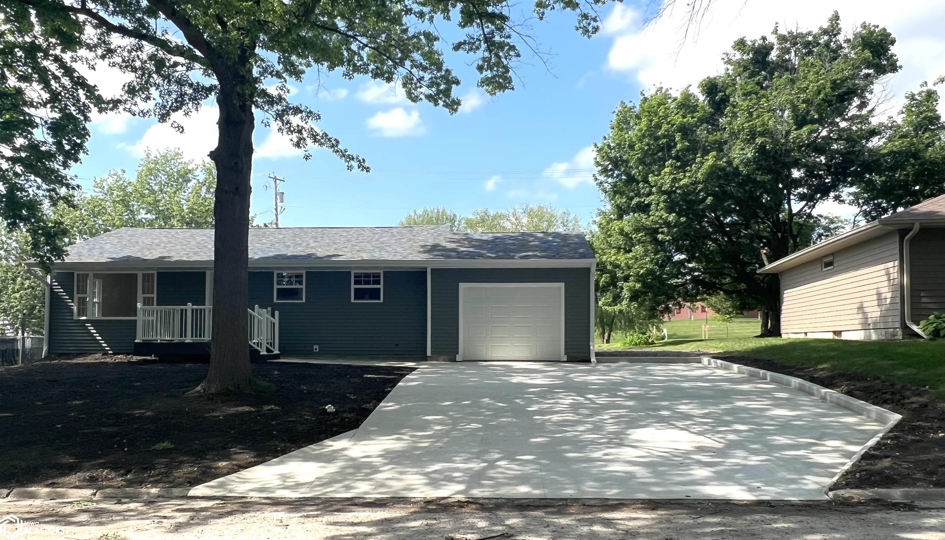 1022 Crest Drive, Creston, Iowa image 3