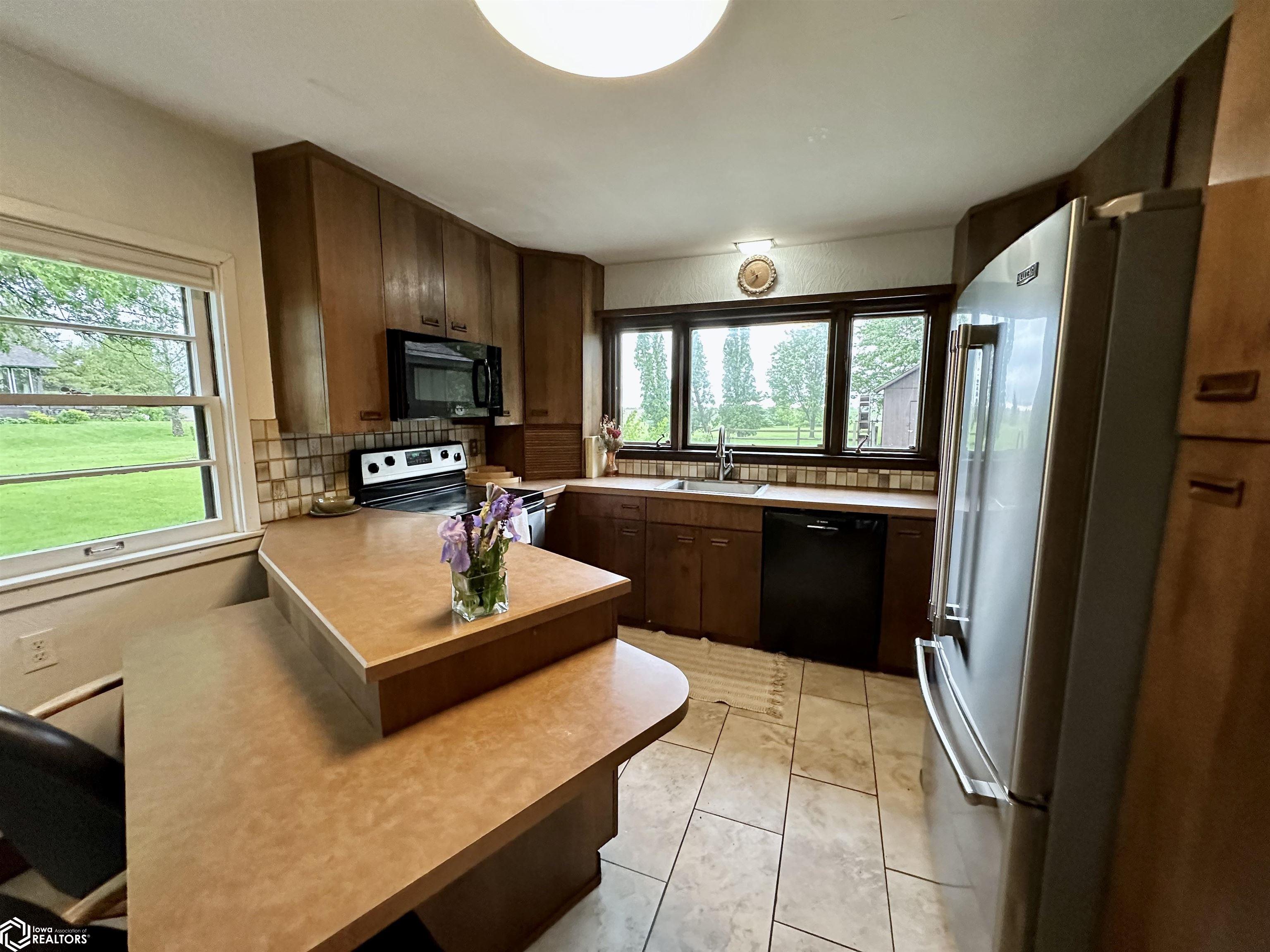 430 Highway 6, Grinnell, Iowa image 34