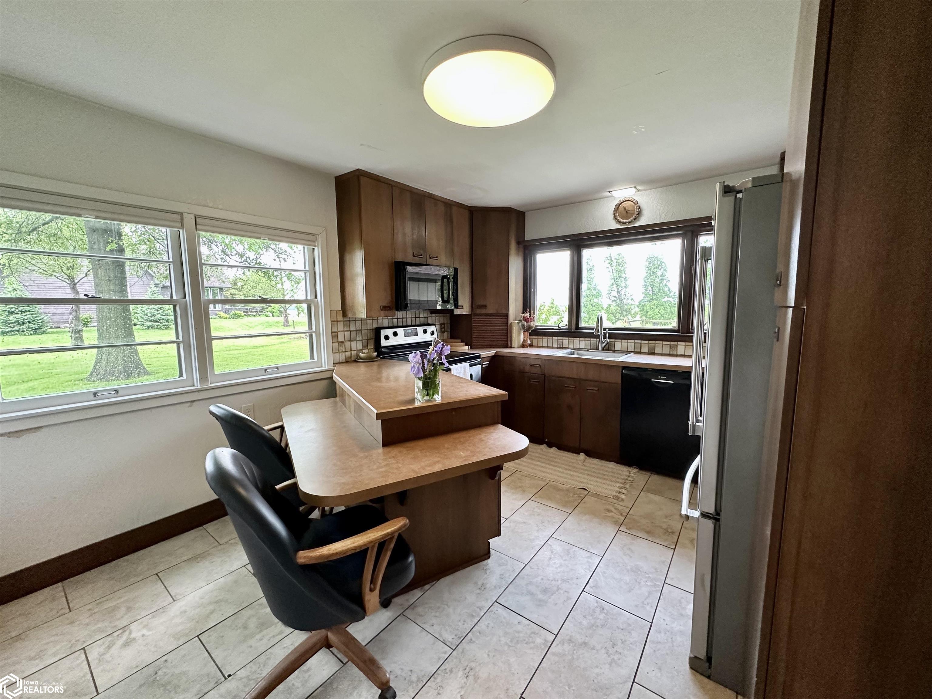 430 Highway 6, Grinnell, Iowa image 36