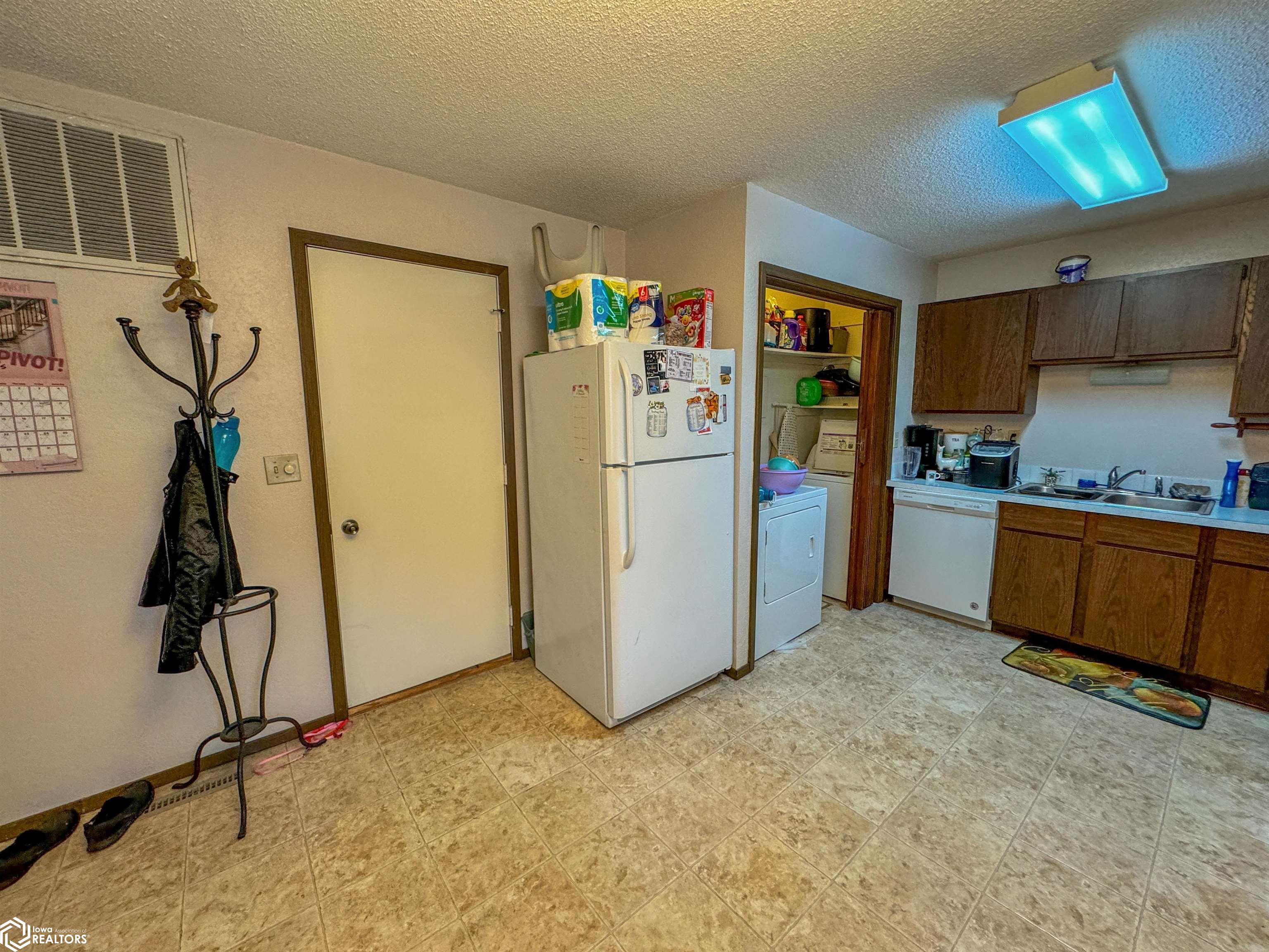 14-16 12th Avenue, Hampton, Iowa image 3