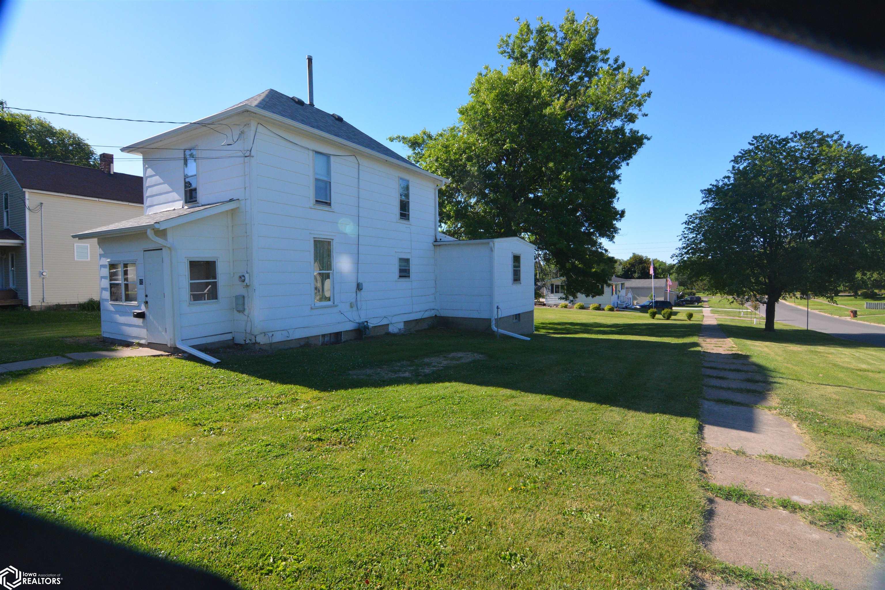 302 2nd Avenue, Grinnell, Iowa image 2