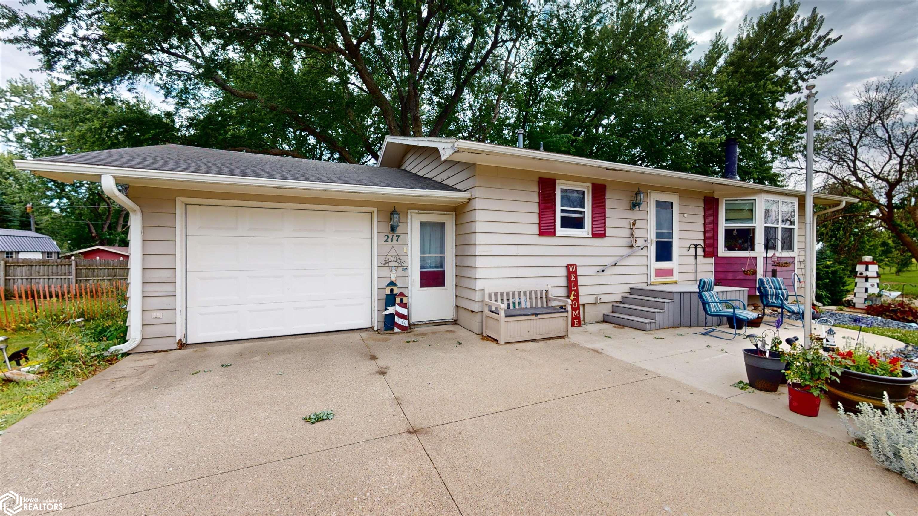 217 W Park Street, Holstein, Iowa image 1