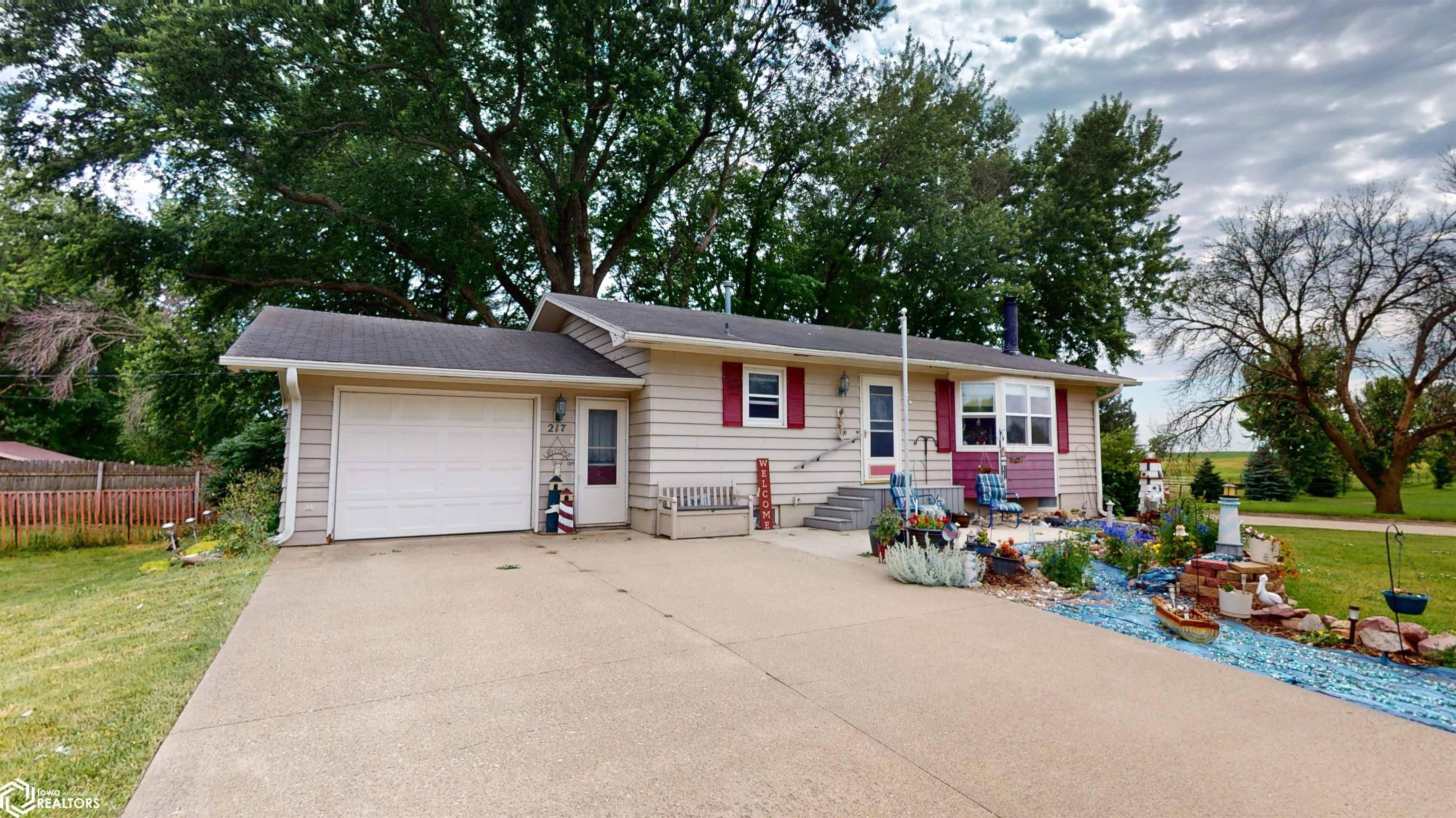 217 W Park Street, Holstein, Iowa image 2