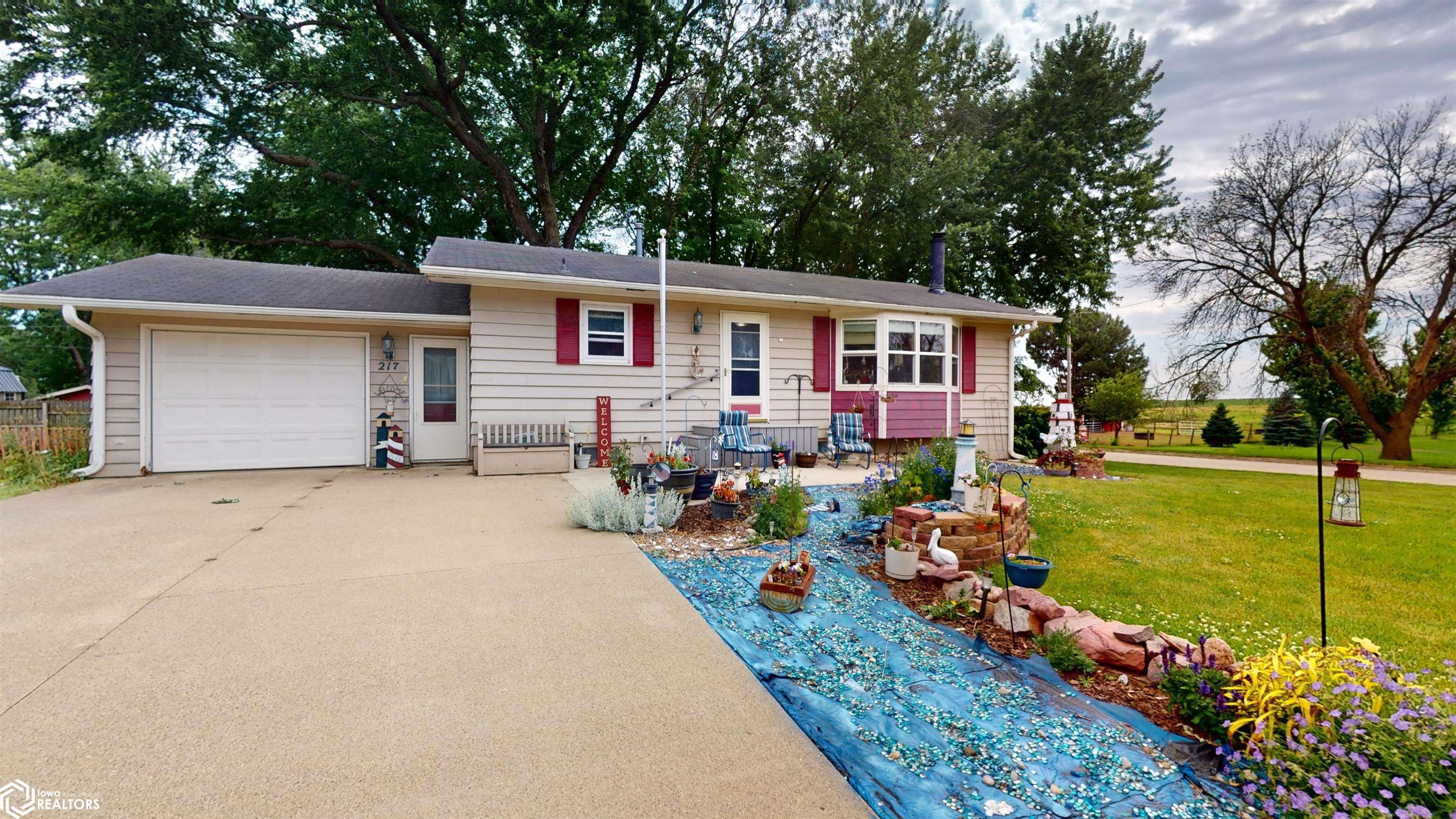 217 W Park Street, Holstein, Iowa image 3