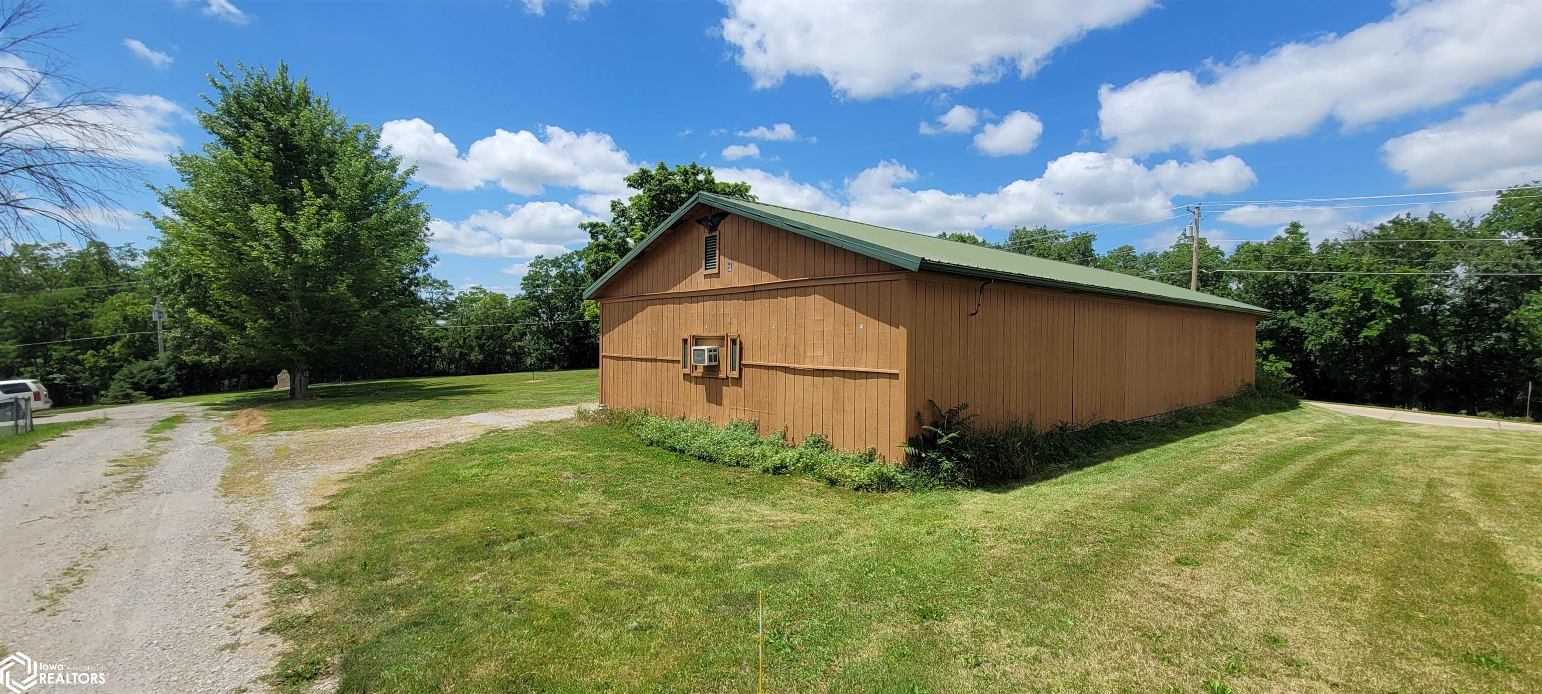 1112 W Maple, Centerville, Iowa image 2