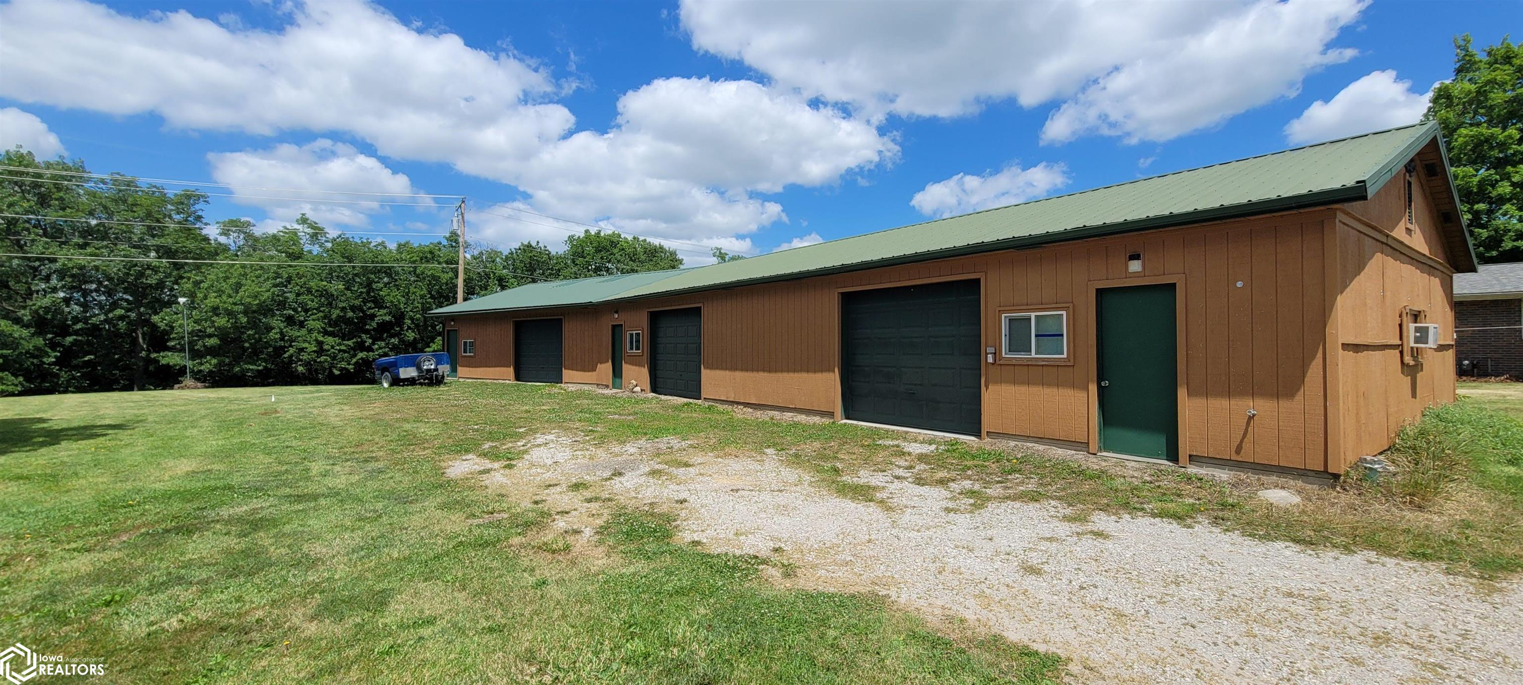 1112 W Maple, Centerville, Iowa image 4