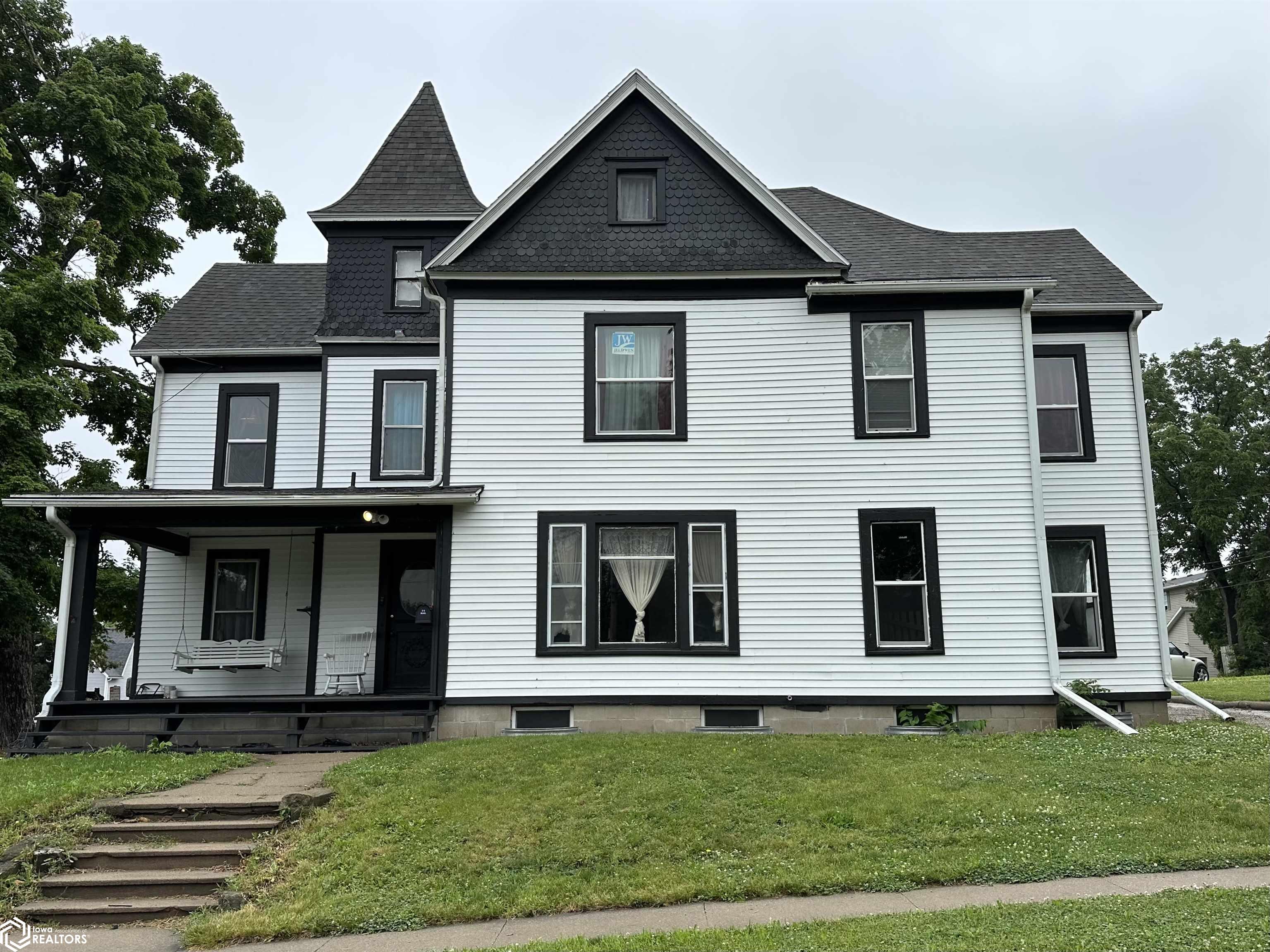301 E 9th Street, Tama, Iowa image 1