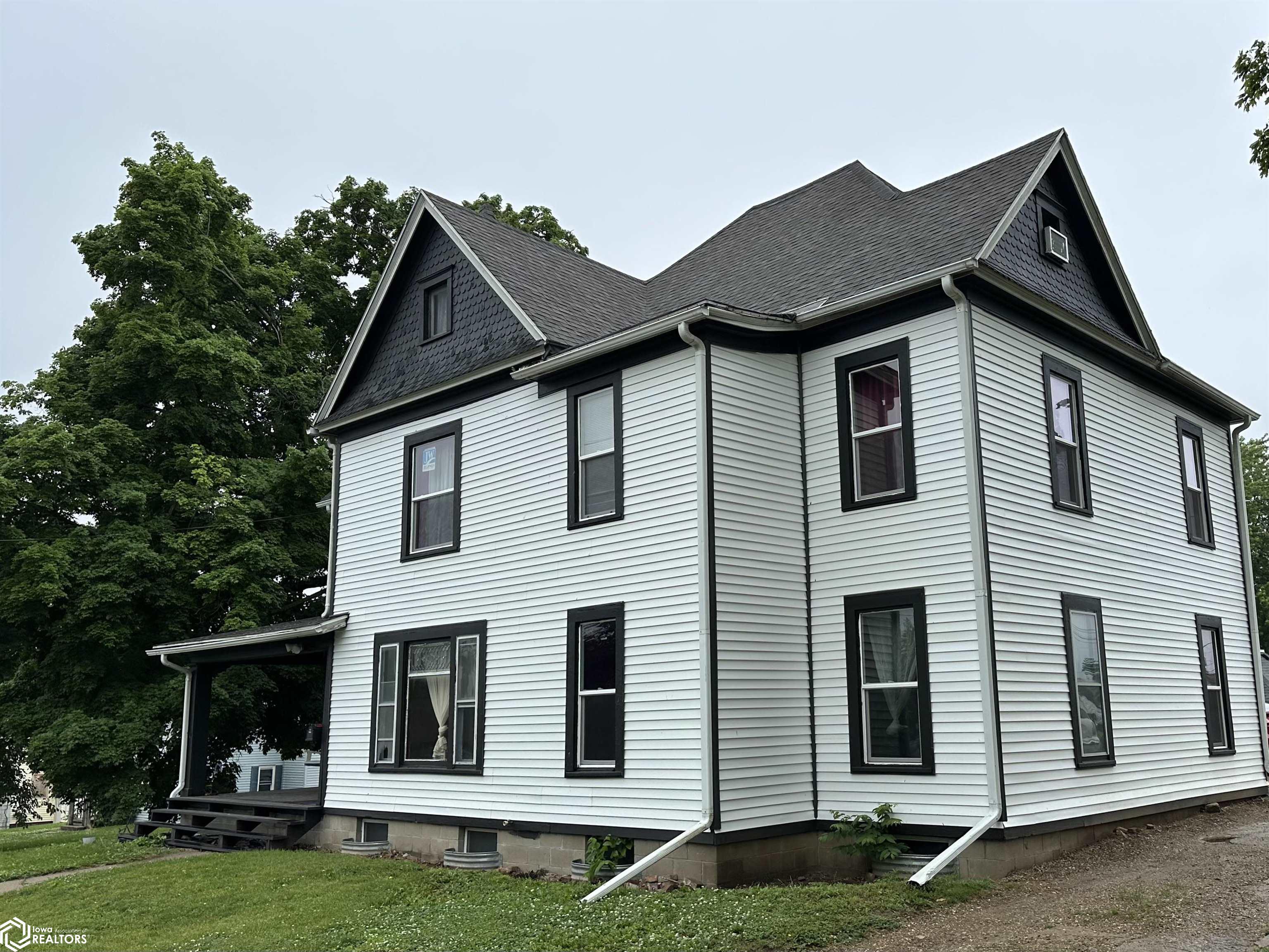 301 E 9th Street, Tama, Iowa image 2