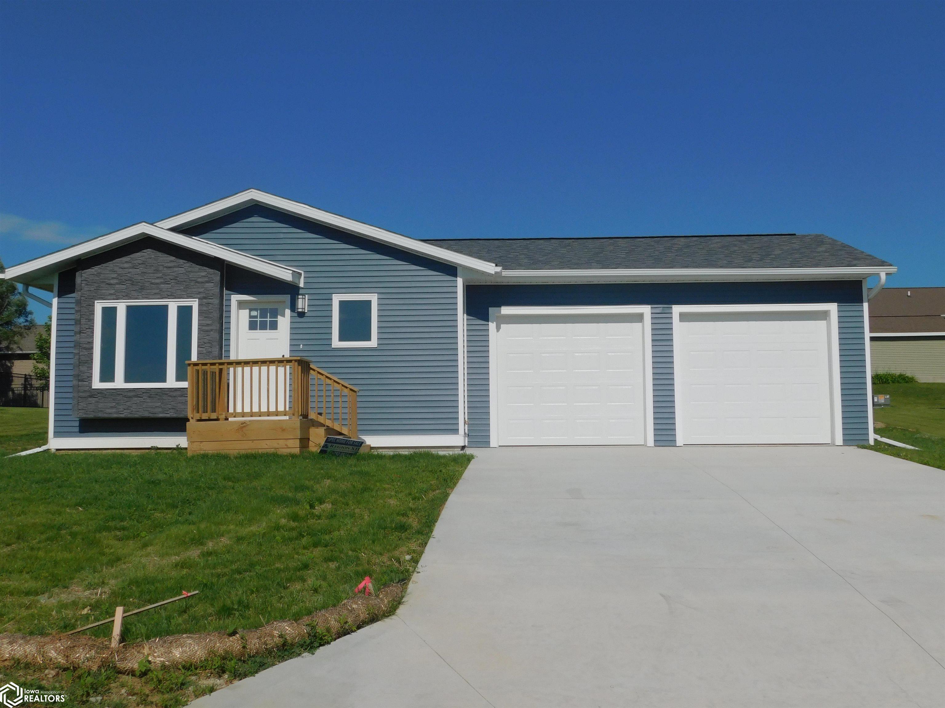 216 10th Street, Manilla, Iowa image 1