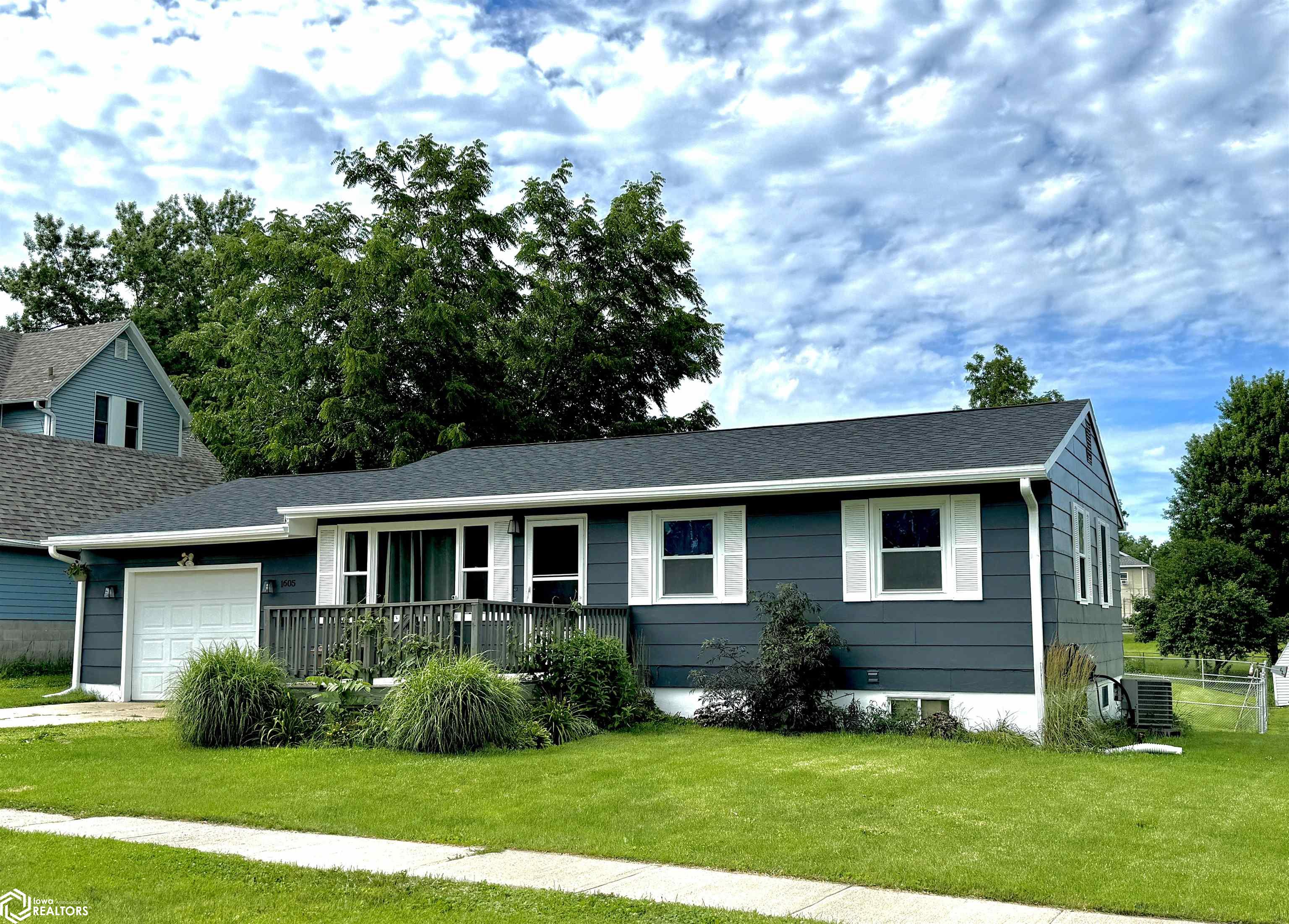 1605 4th, Grinnell, Iowa 50112, 3 Bedrooms Bedrooms, ,1 BathroomBathrooms,Single Family,For Sale,4th,6319003