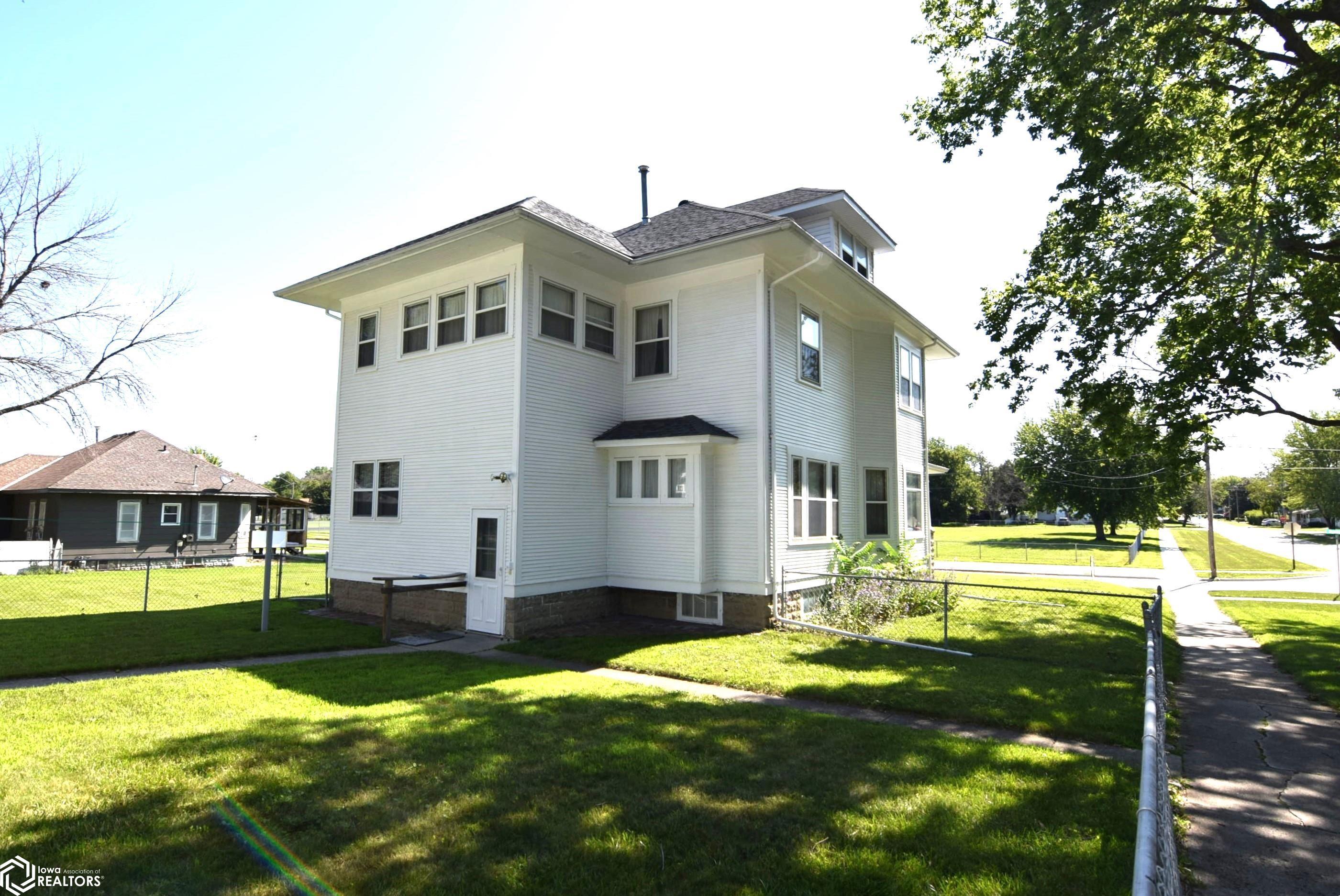 201 N Hewett Avenue, Eagle Grove, Iowa image 2