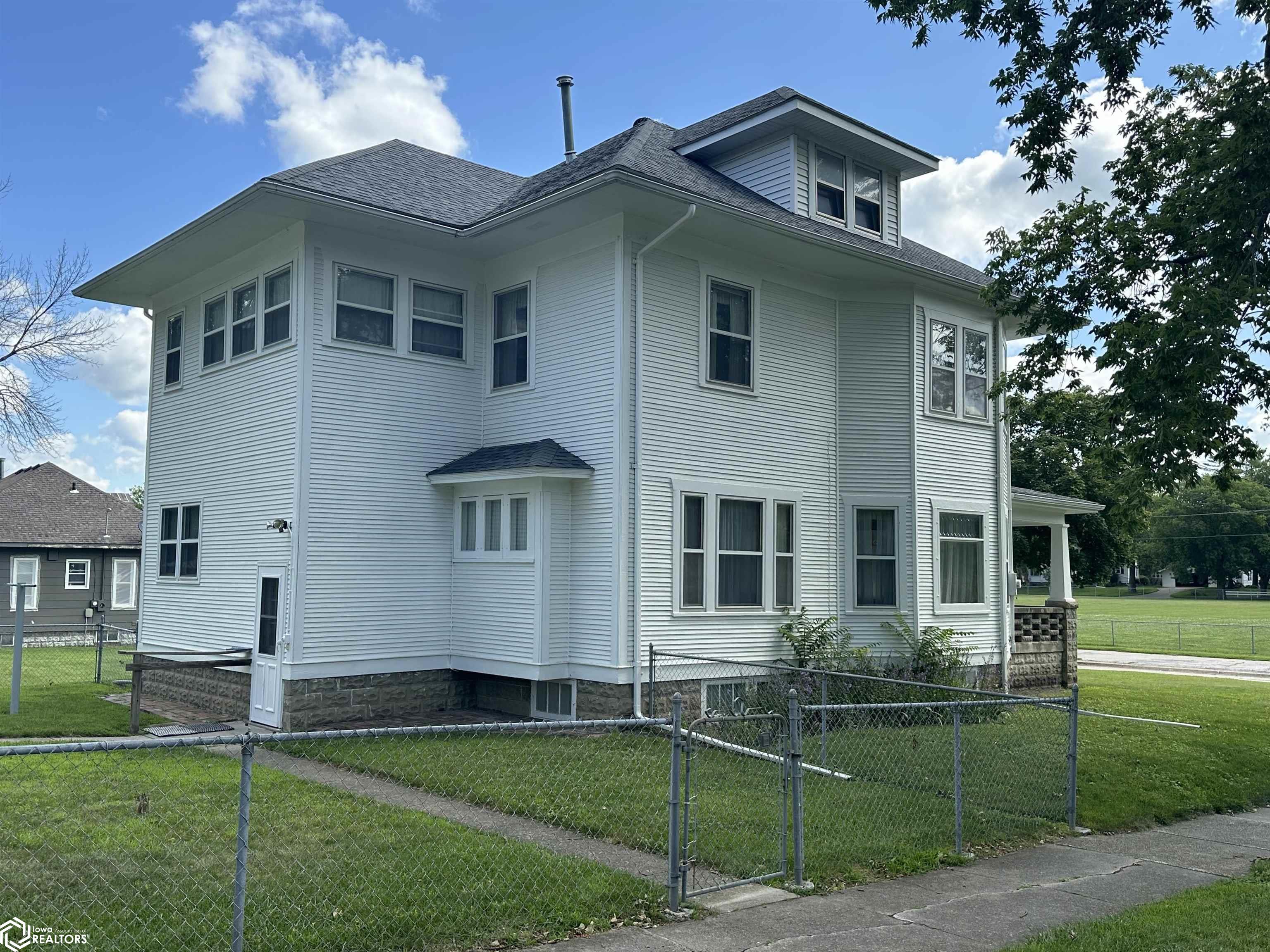 201 N Hewett Avenue, Eagle Grove, Iowa image 3