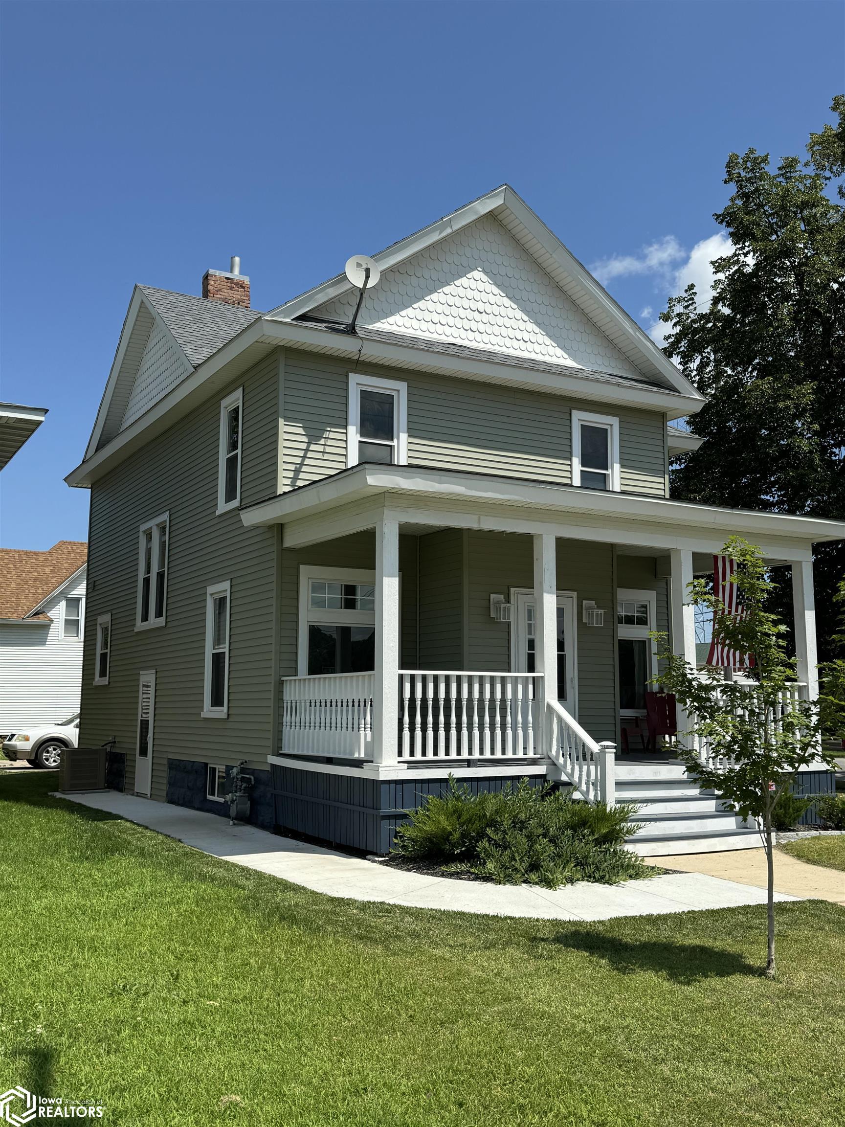 132 2nd Street, Mason City, Iowa image 3