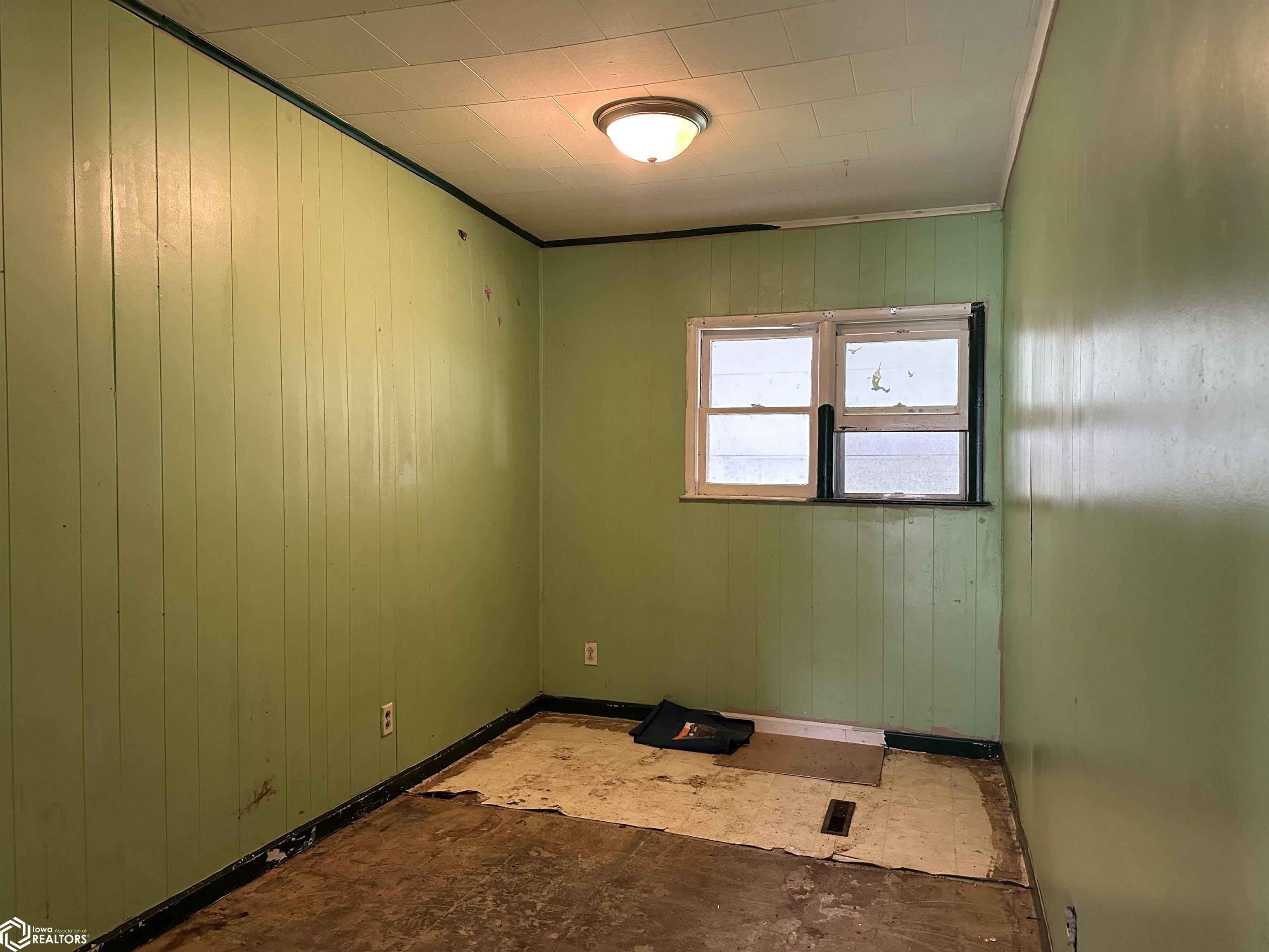 615 Armory Avenue, Chariton, Iowa image 14