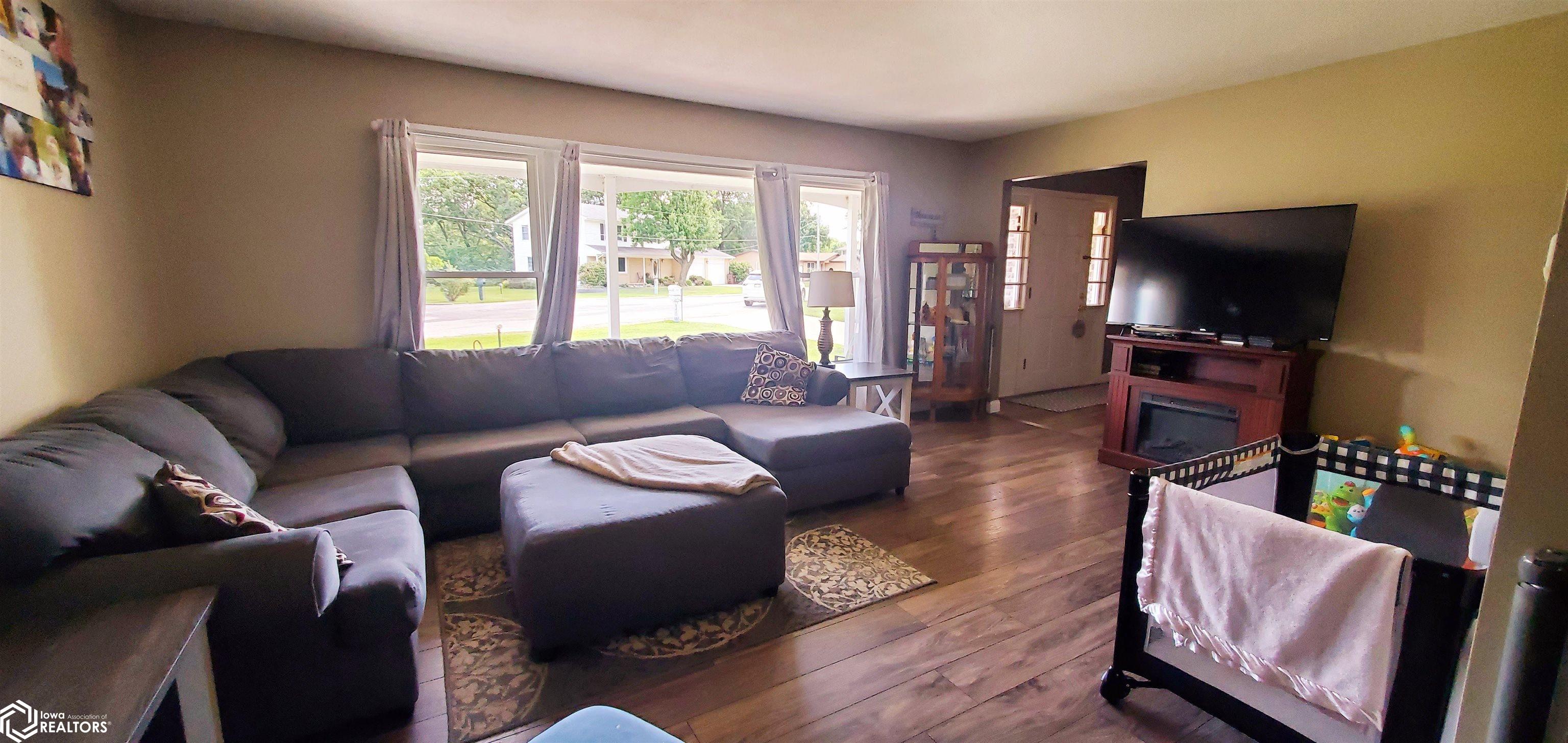 3317 Country Club Lane, Fort Madison, Iowa image 3