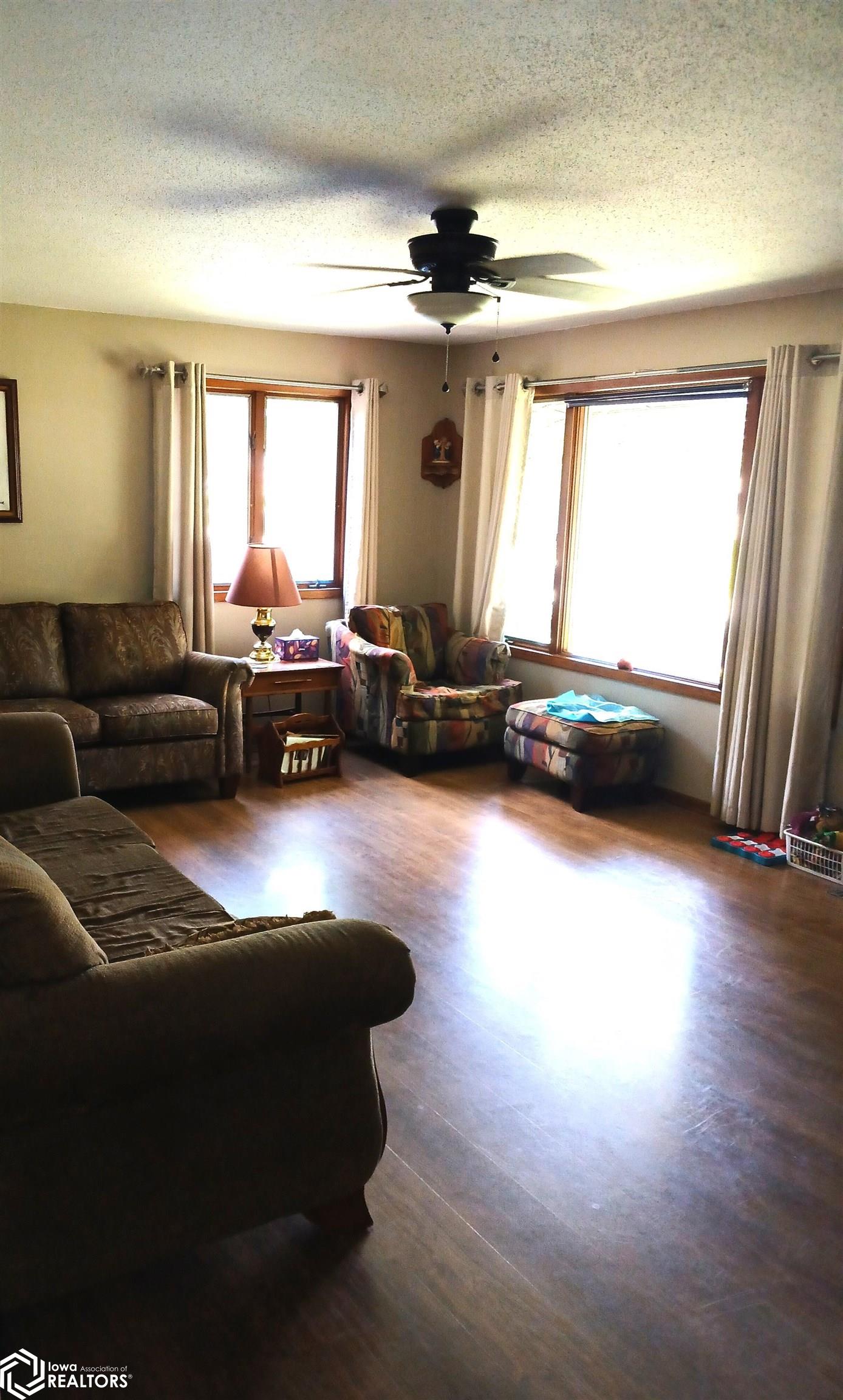 Spacious, wonderful natural light.