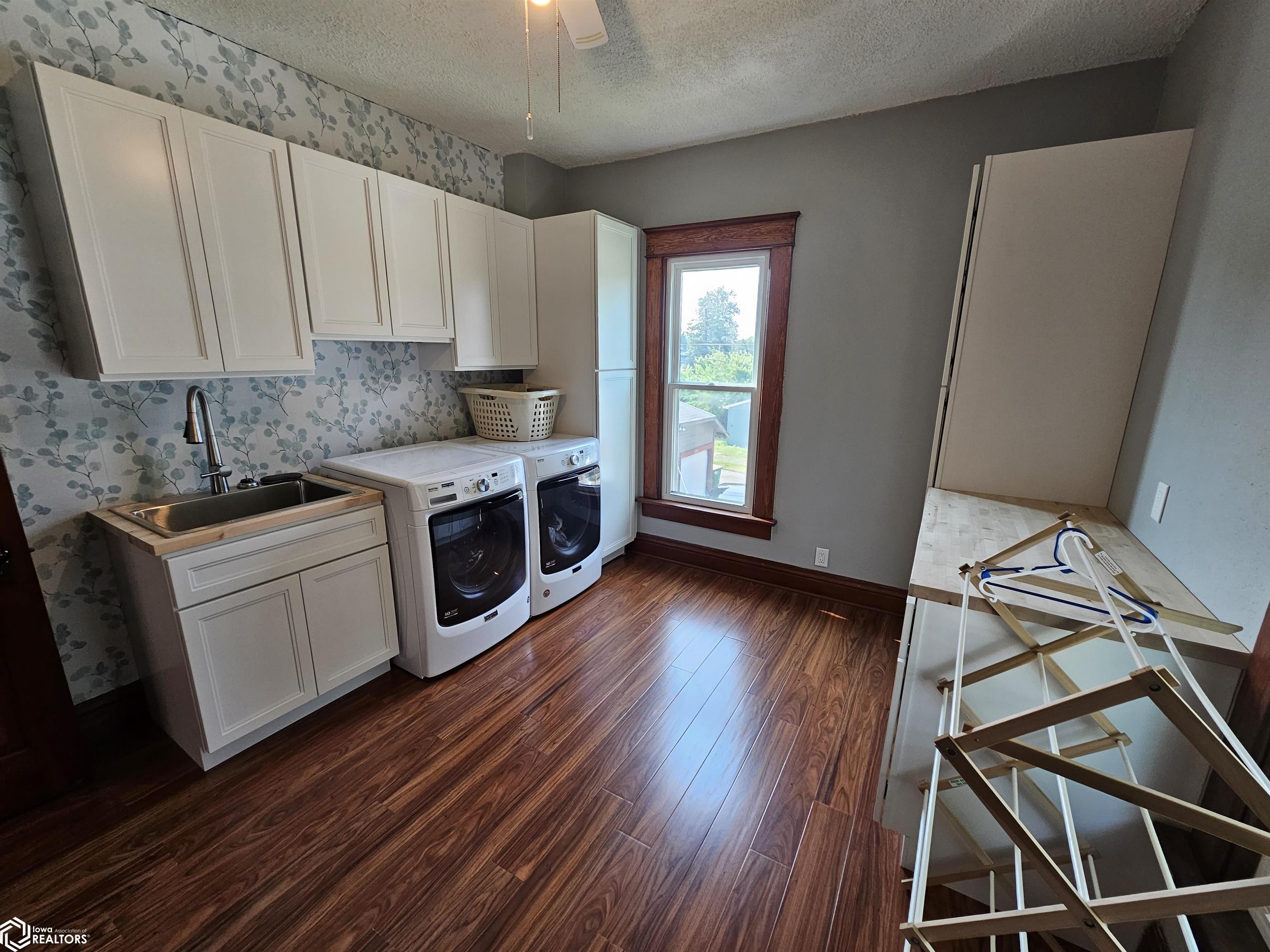 2nd floor laundry room