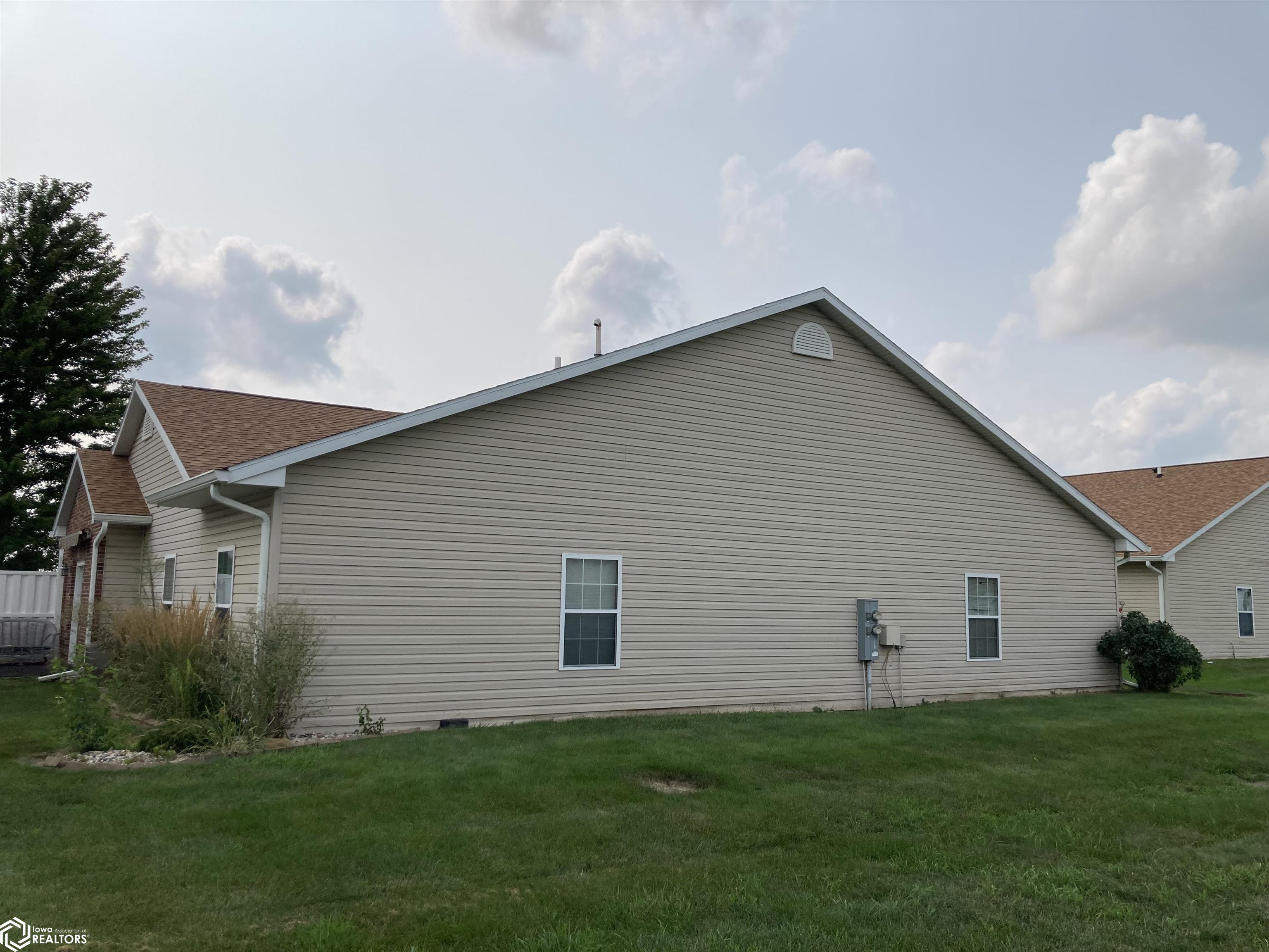 608 Layne, West Burlington, Iowa 52655, 2 Bedrooms Bedrooms, ,2 BathroomsBathrooms,Single Family,For Sale,Layne,6319574