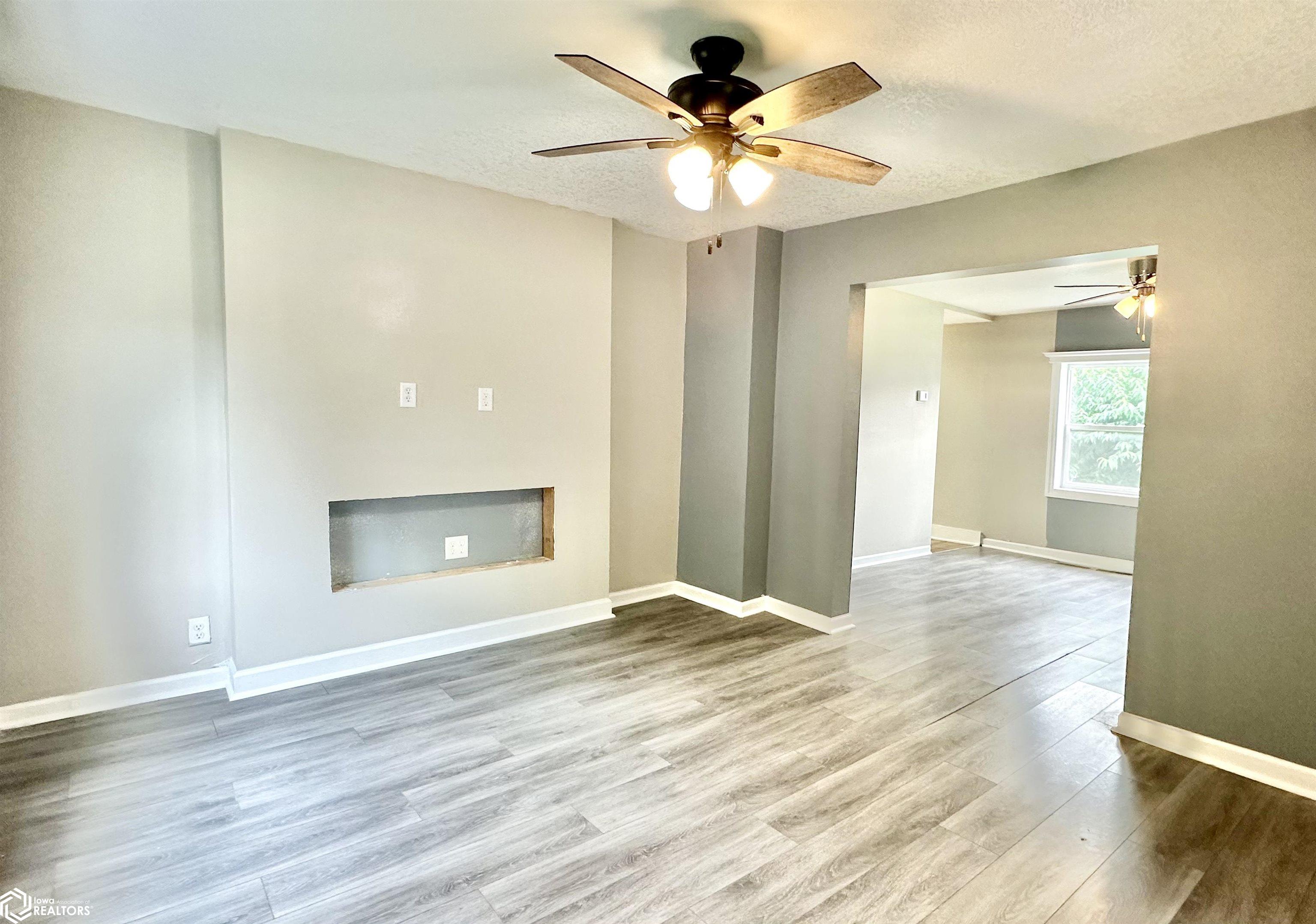 506 Woodbury Street, Marshalltown, Iowa image 3