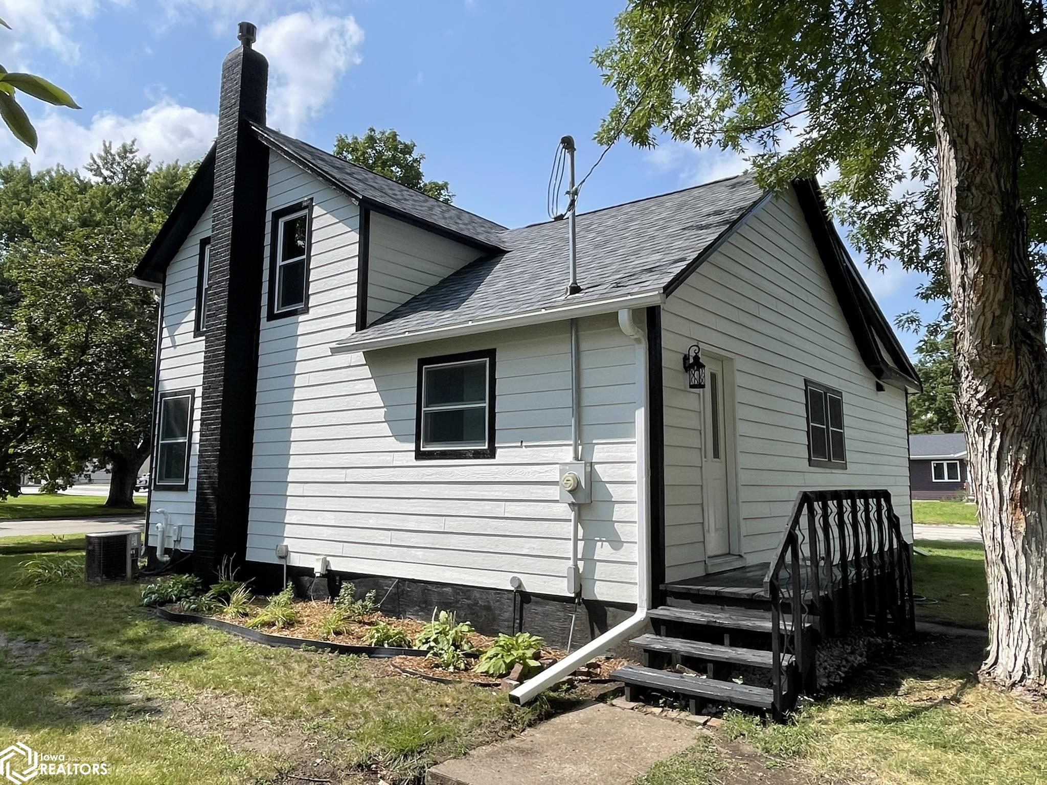 101 3rd Street, Humboldt, Iowa image 3