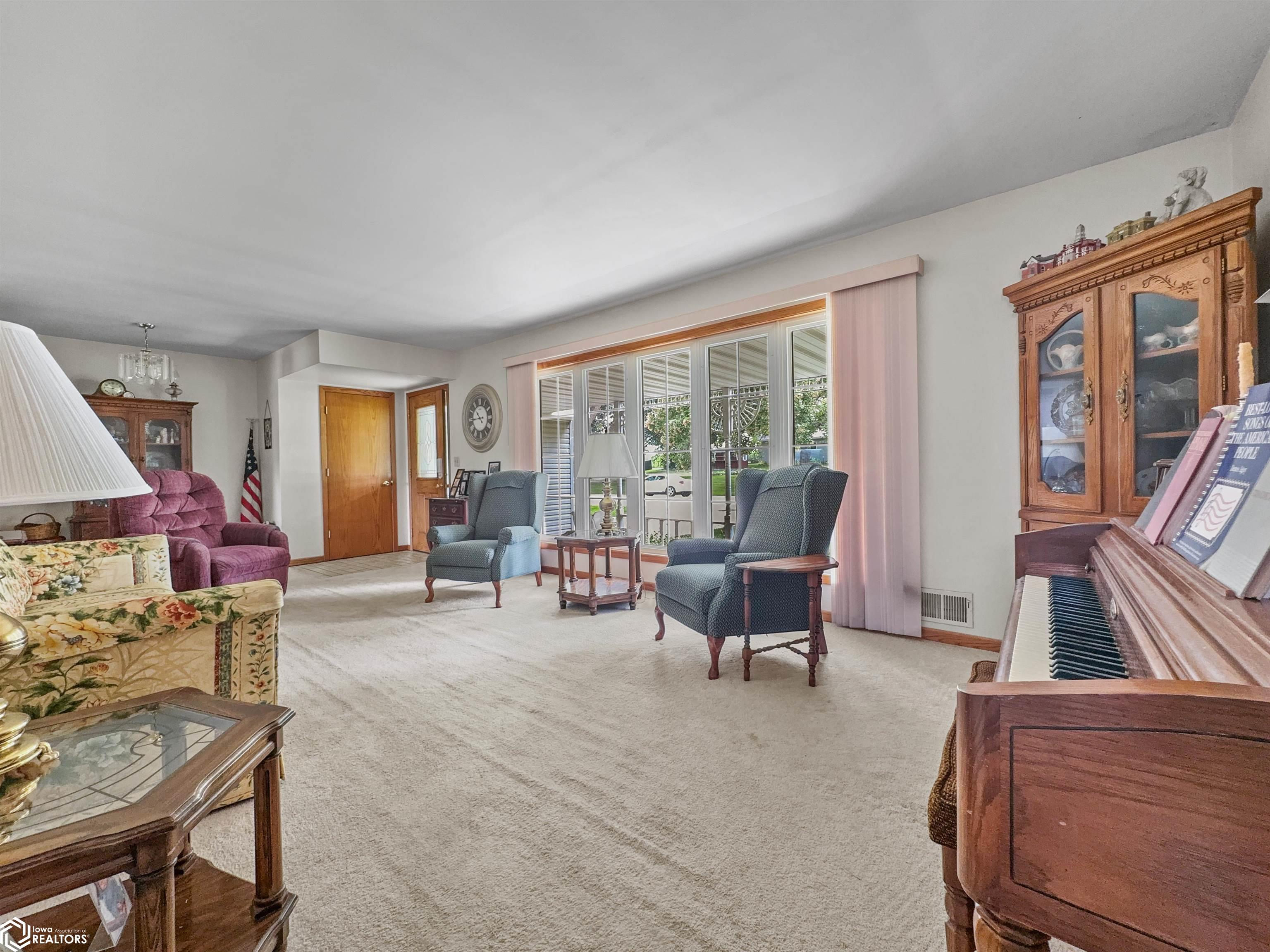 410 10th Street, Hampton, Iowa image 3