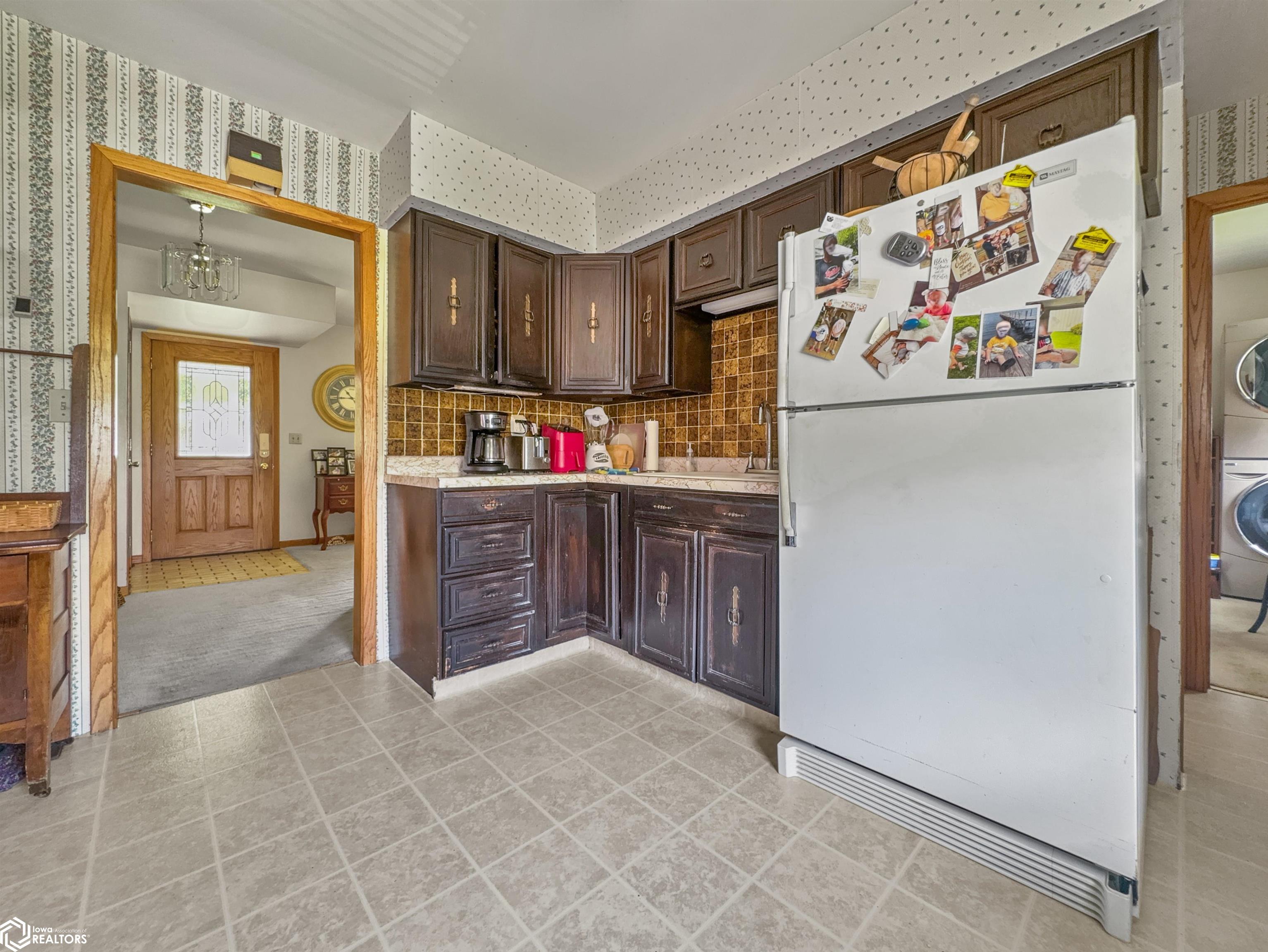 410 10th Street, Hampton, Iowa image 7