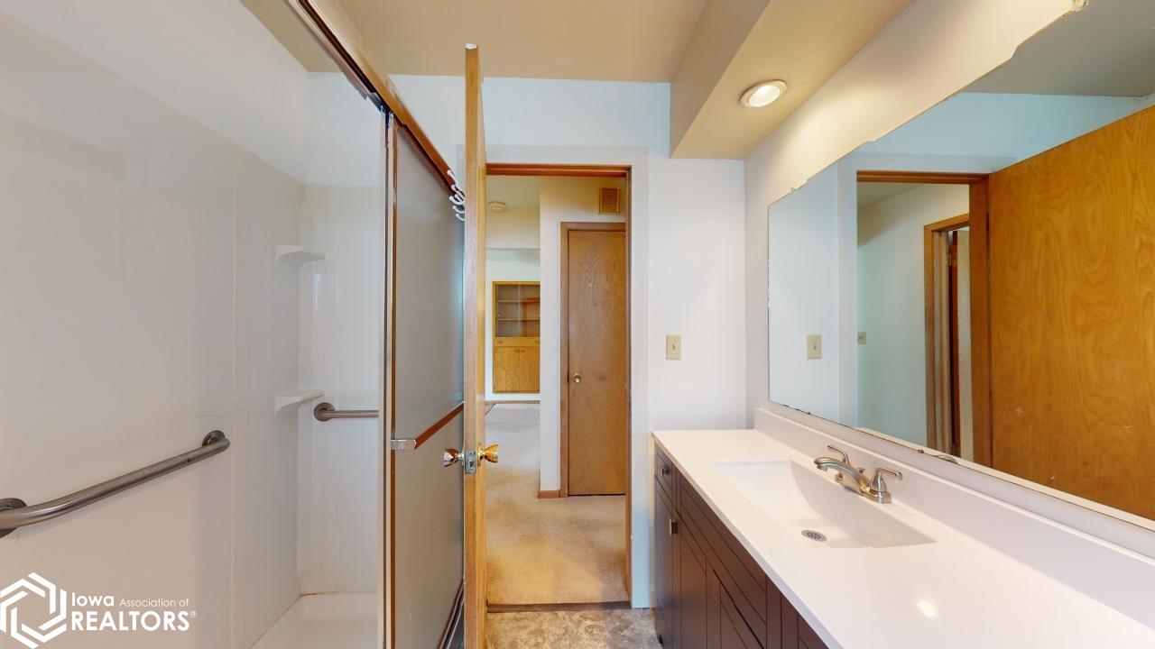 515 W L Street, Forest City, Iowa image 14