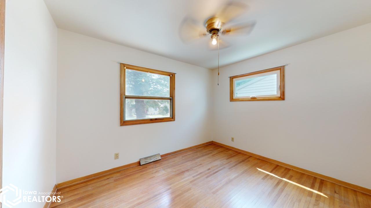 515 W L Street, Forest City, Iowa image 15