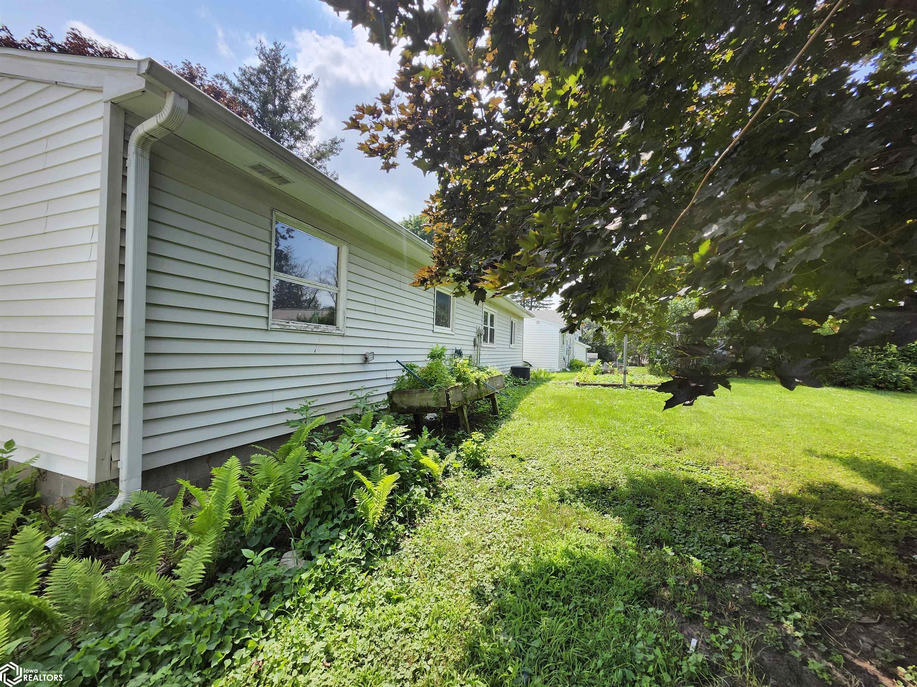 515 W L Street, Forest City, Iowa image 20