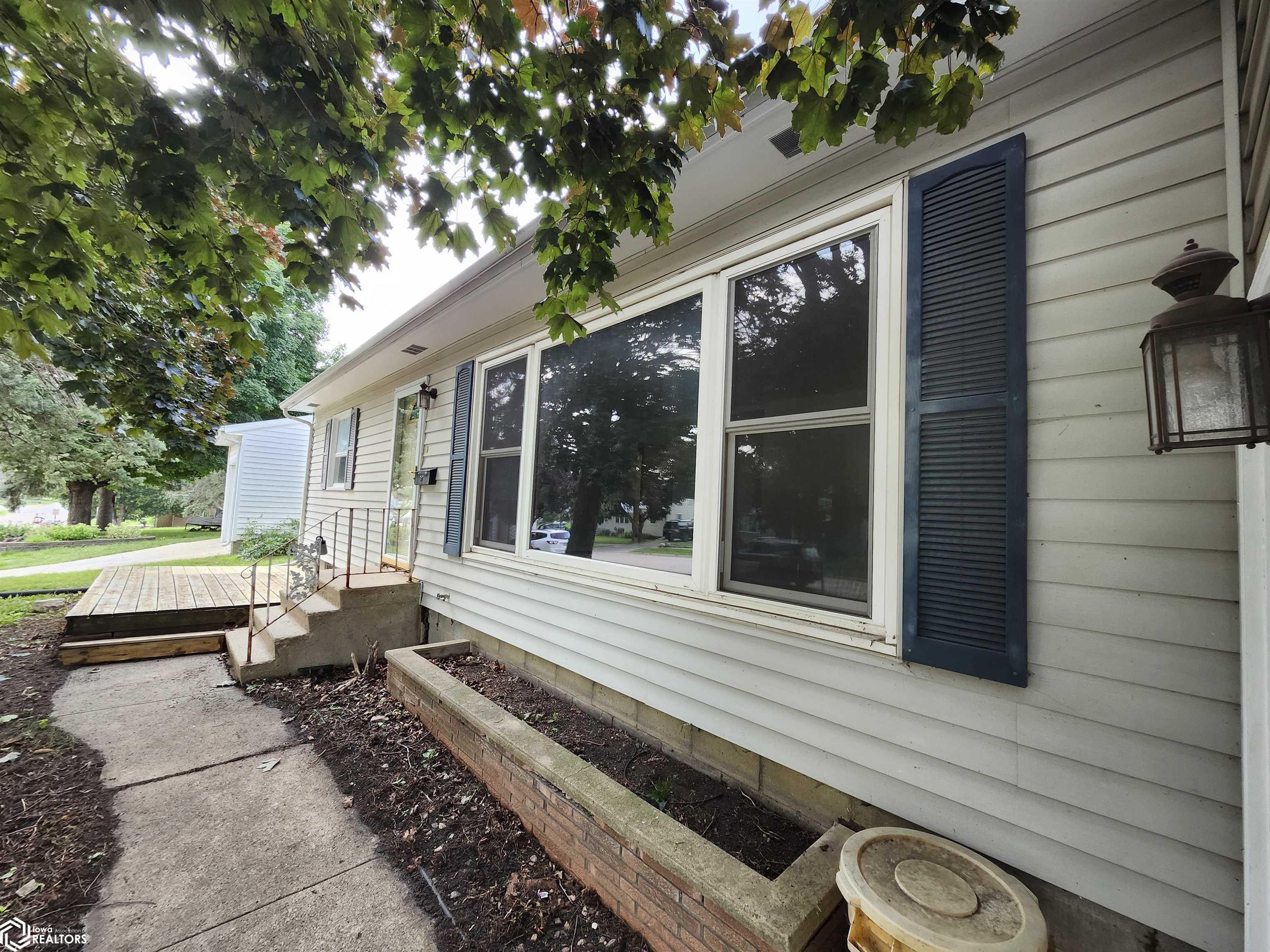 515 W L Street, Forest City, Iowa image 3