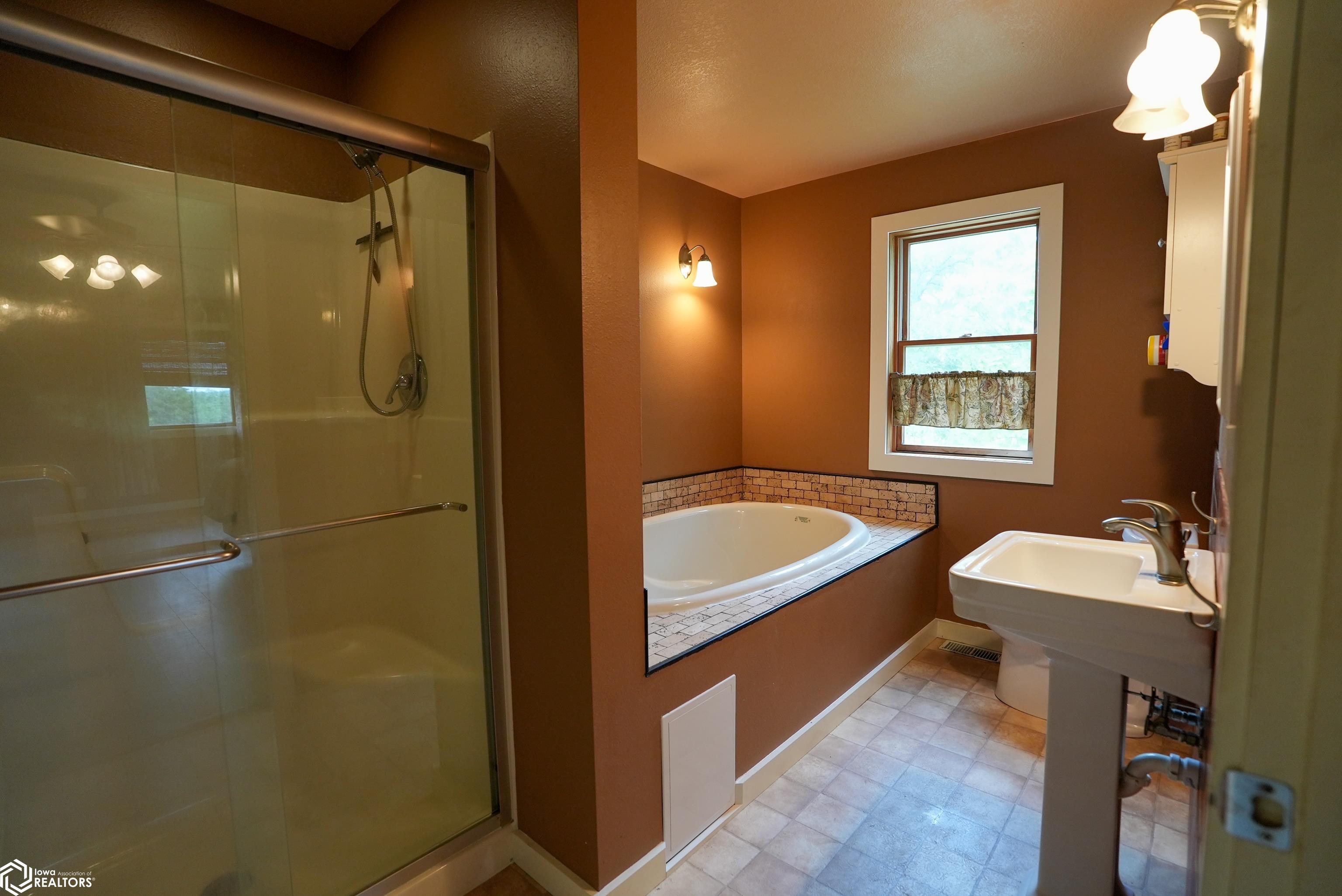6001 145th Trail, Albia, Iowa image 21