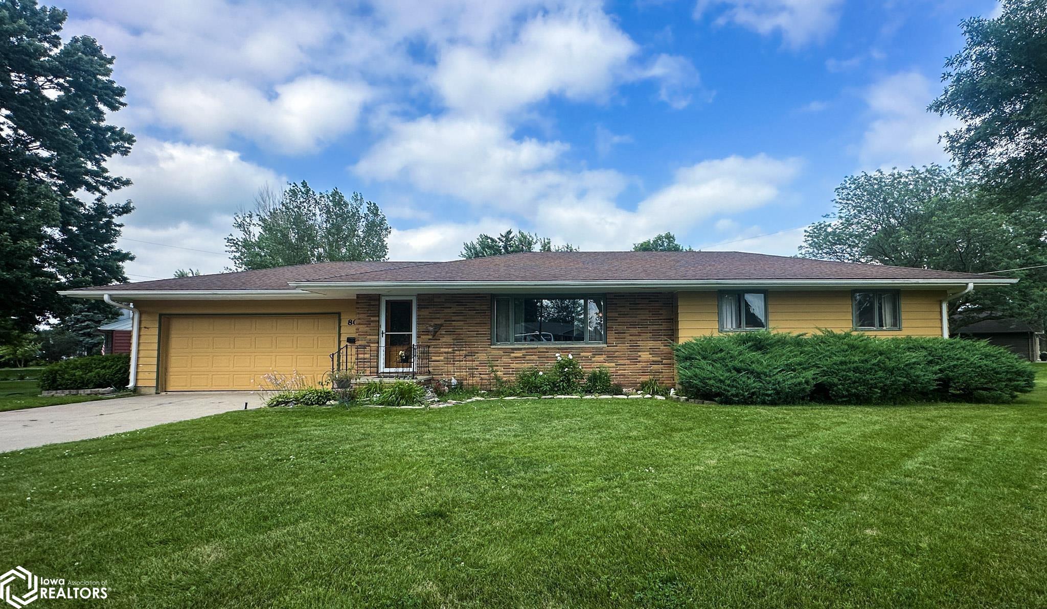 801 N 11th St, Northwood, Iowa image 1