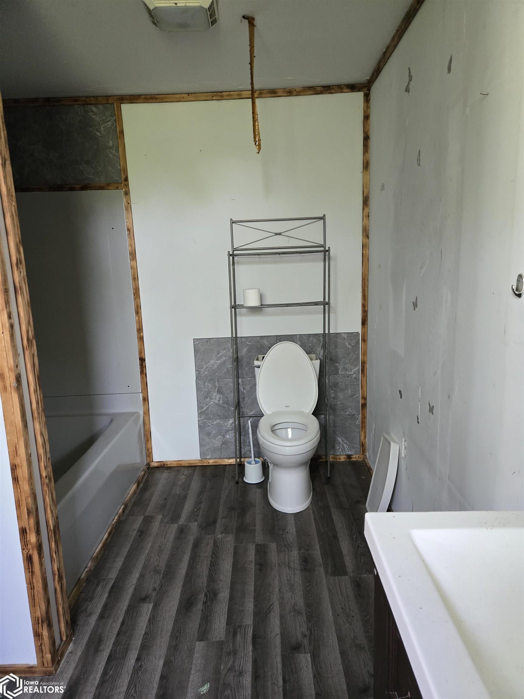 405 N Center Street, La Harpe, Illinois image 7