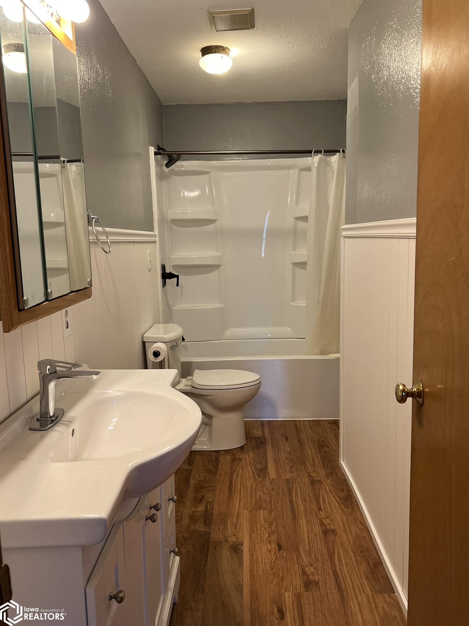 416 E Washington Street, Osceola, Iowa 50213, 3 Bedrooms Bedrooms, ,2 BathroomsBathrooms,Single Family,For Sale,Washington,6320052