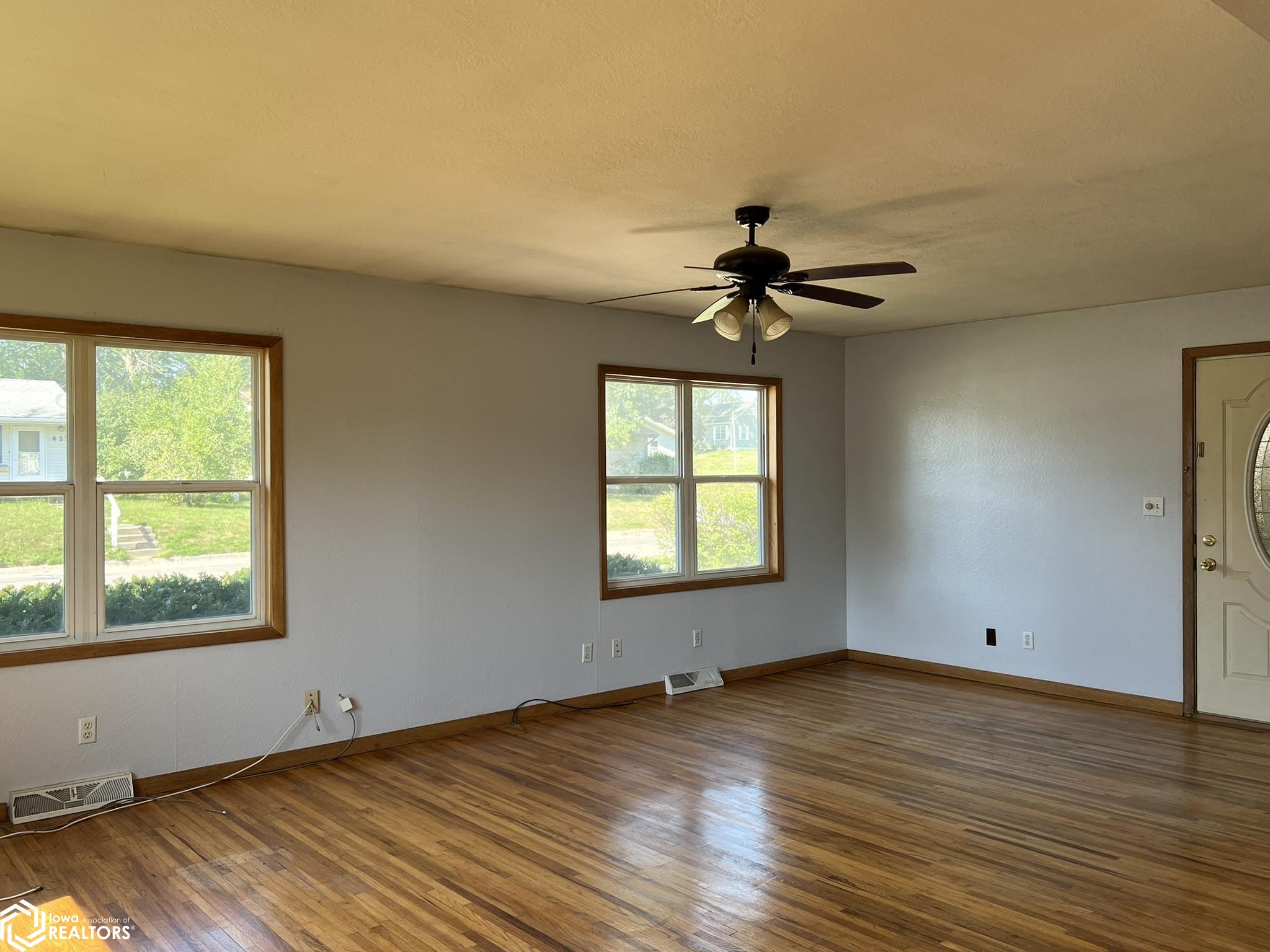 416 E Washington Street, Osceola, Iowa 50213, 3 Bedrooms Bedrooms, ,2 BathroomsBathrooms,Single Family,For Sale,Washington,6320052
