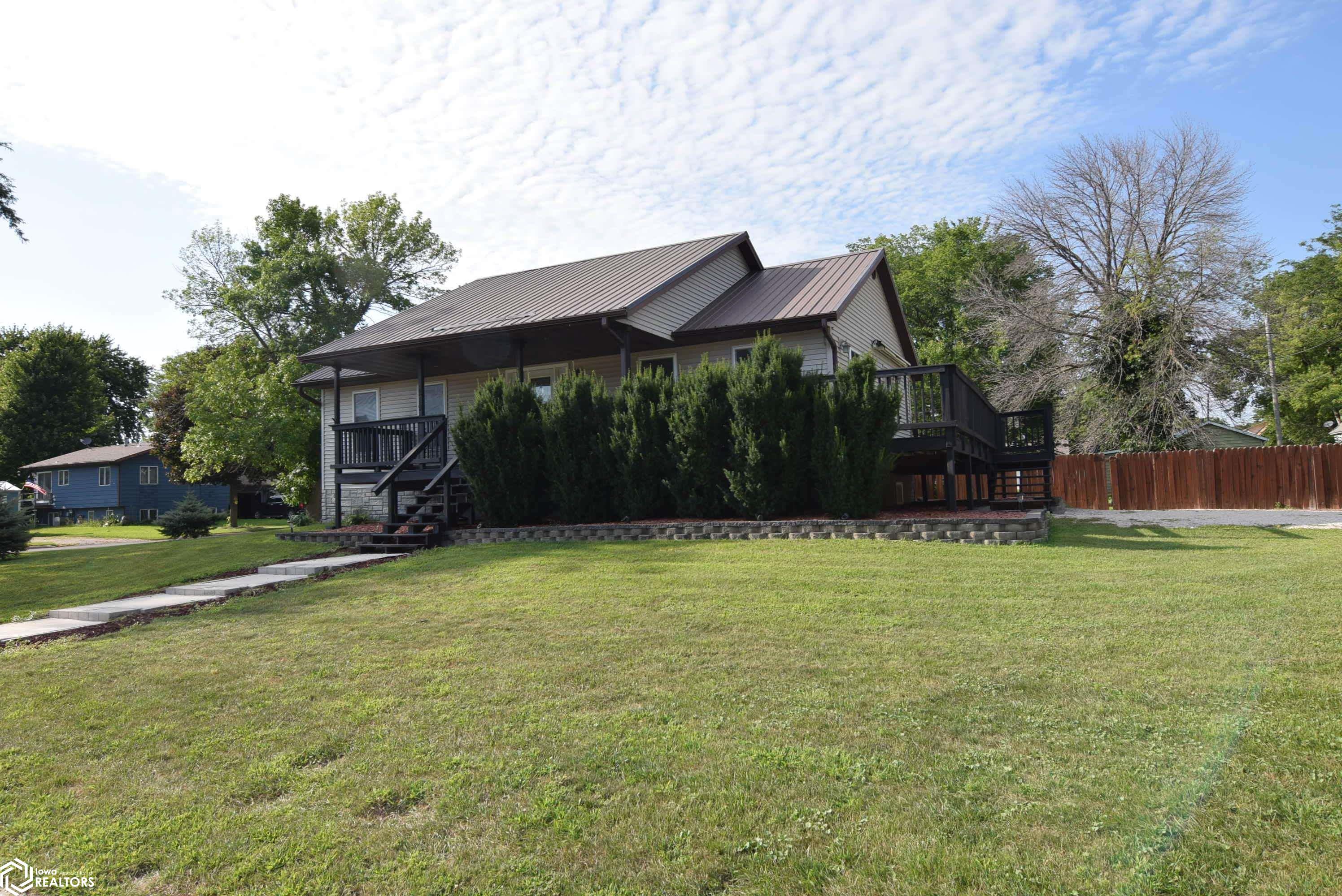 219 8th Avenue, Clarion, Iowa image 2