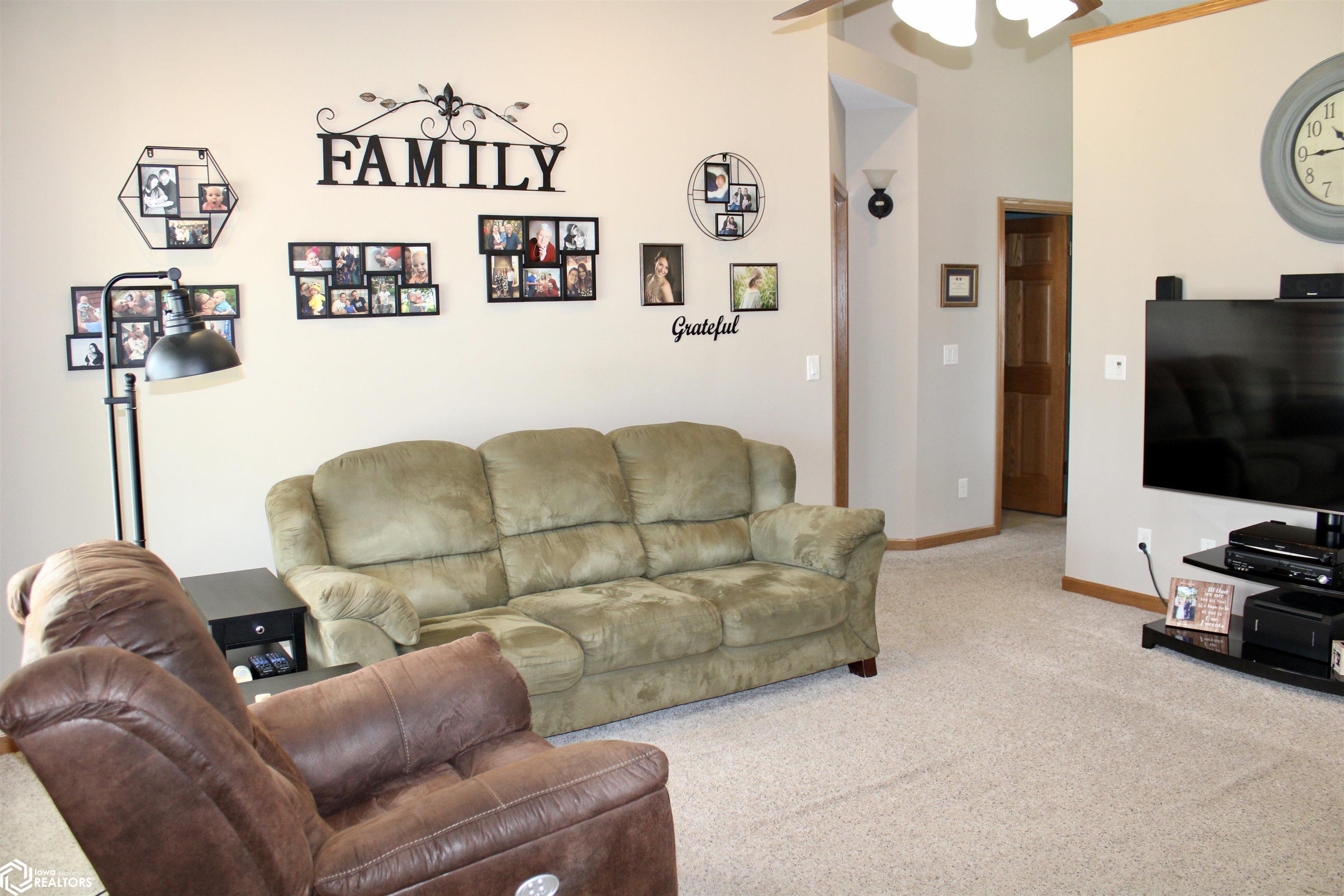 511 Craig Circle, Marshalltown, Iowa image 3