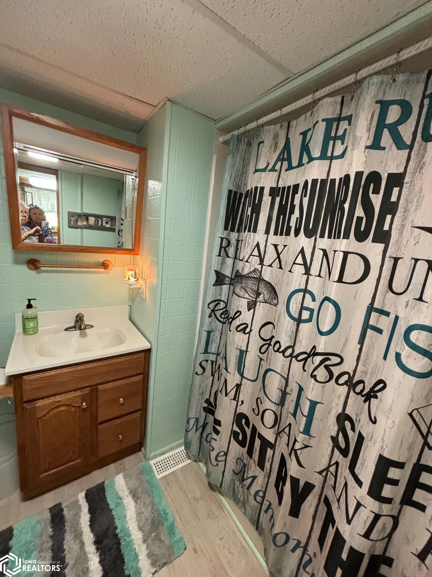 1053 Lakeshore Drive, Brooklyn, Iowa image 13