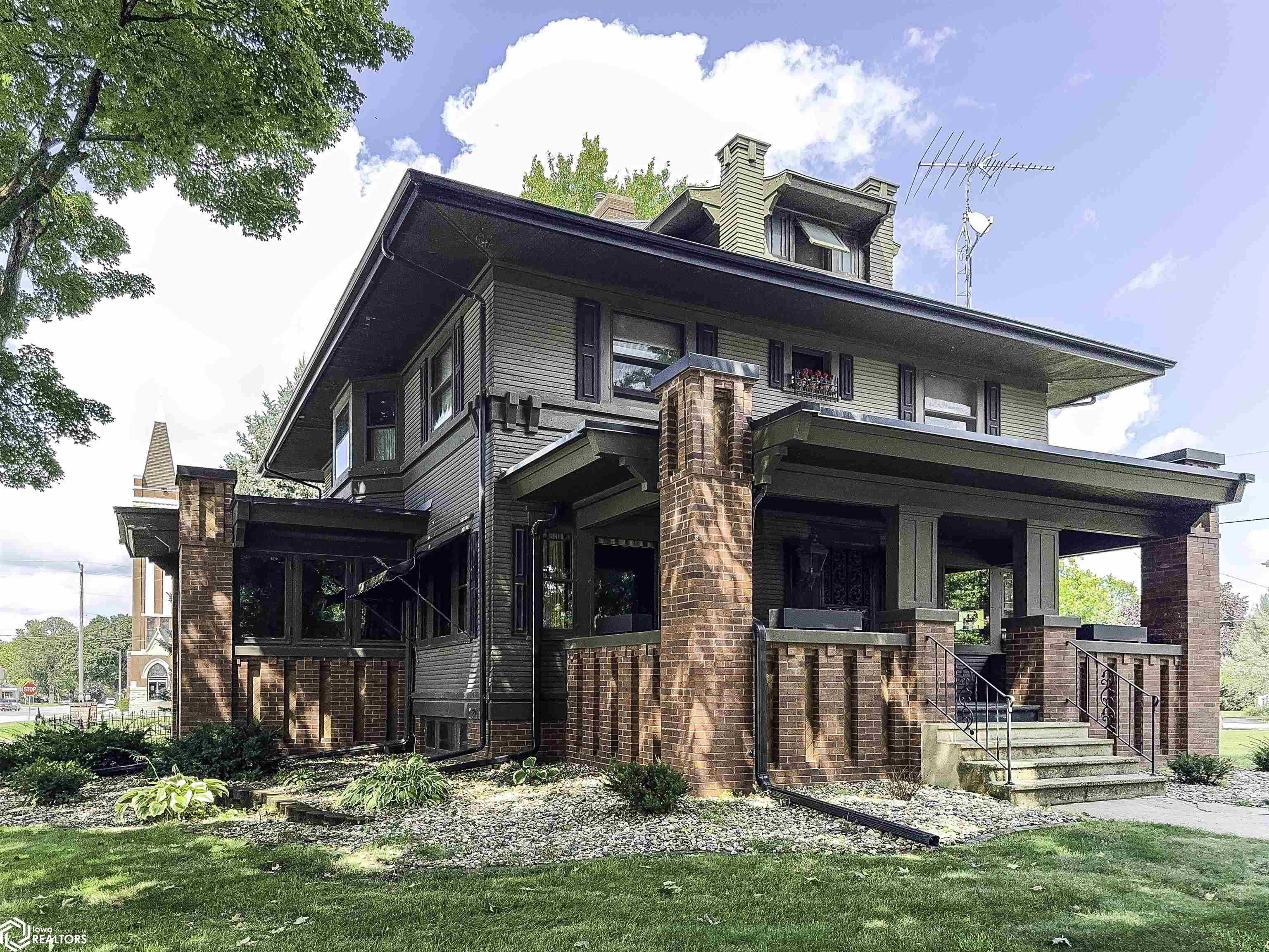 102 1st Avenue, Hampton, Iowa image 1