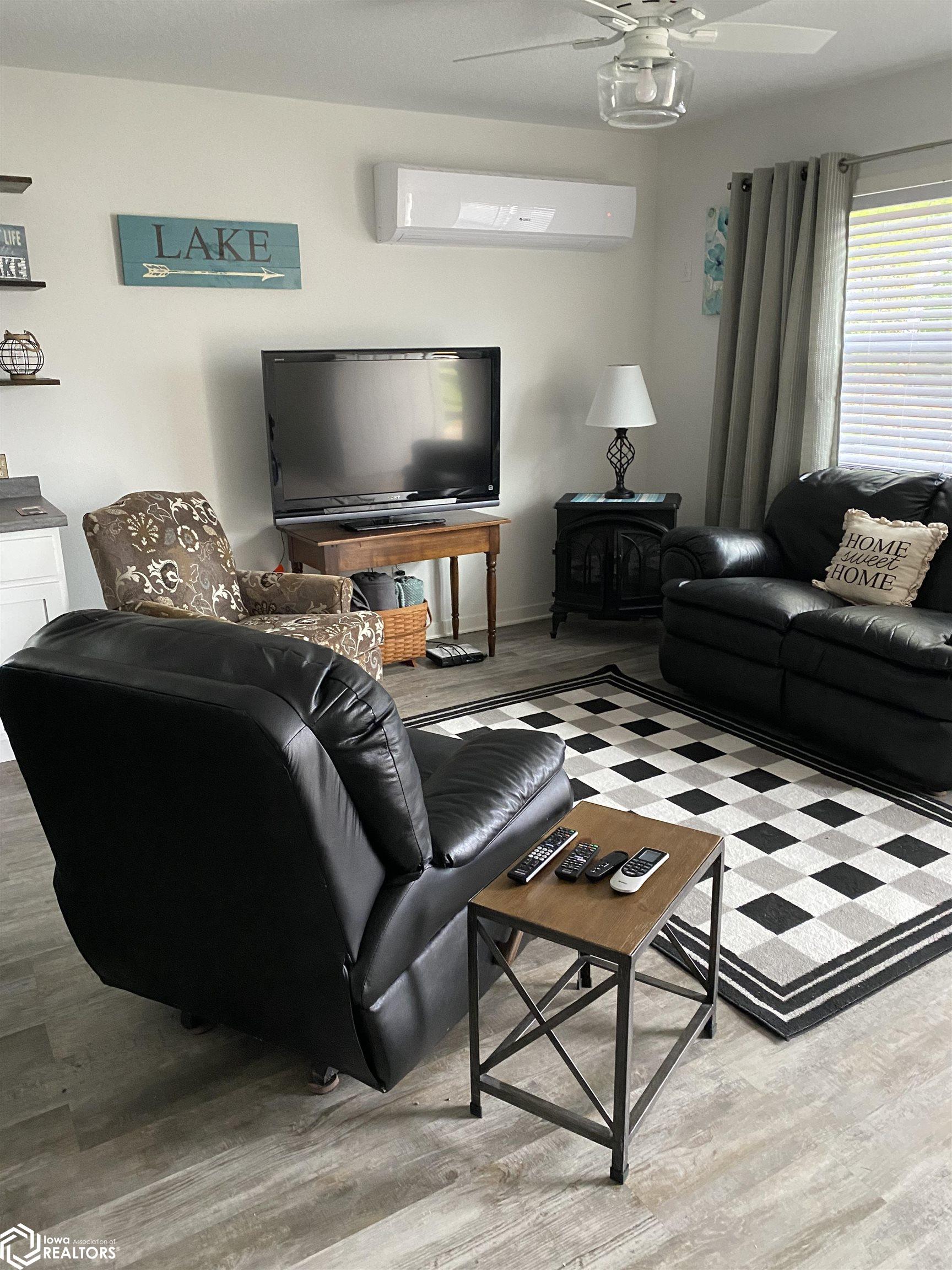 5232 Skyline Drive, Brooklyn, Iowa image 21